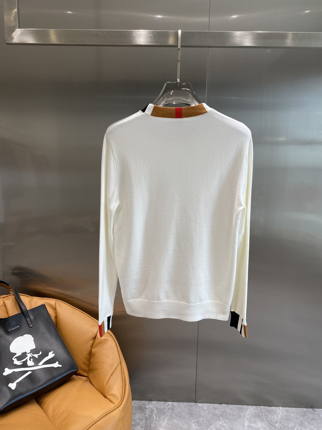 《𝙉𝙚𝙬🤍🖤巴家》2025官网秋冬季最新毛衣，专柜同步在售爆款！特供羊毛混纺面料.手感舒适.可直接接触皮