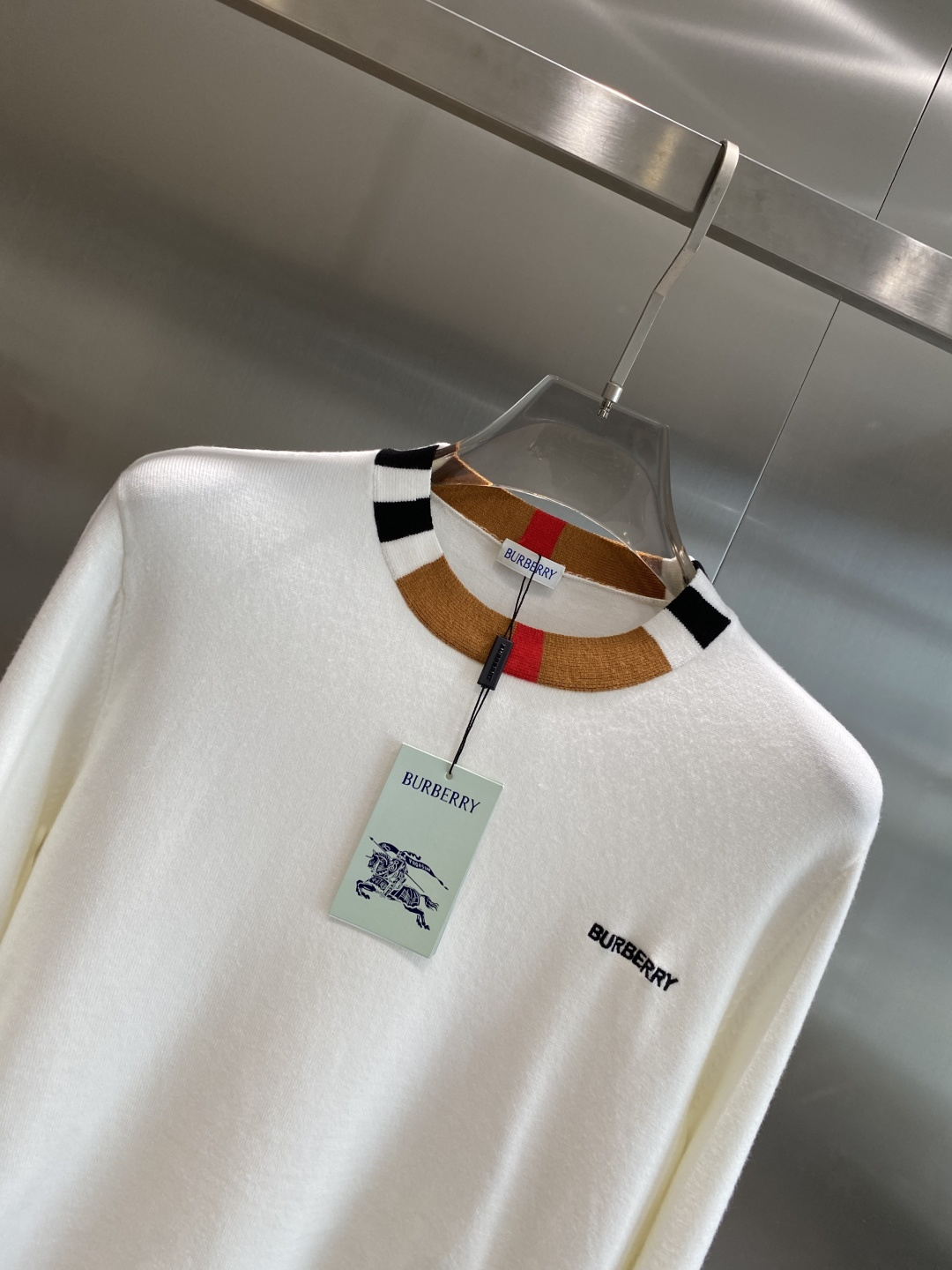 《𝙉𝙚𝙬🤍🖤巴家》2025官网秋冬季最新毛衣，专柜同步在售爆款！特供羊毛混纺面料.手感舒适.可直接接触皮