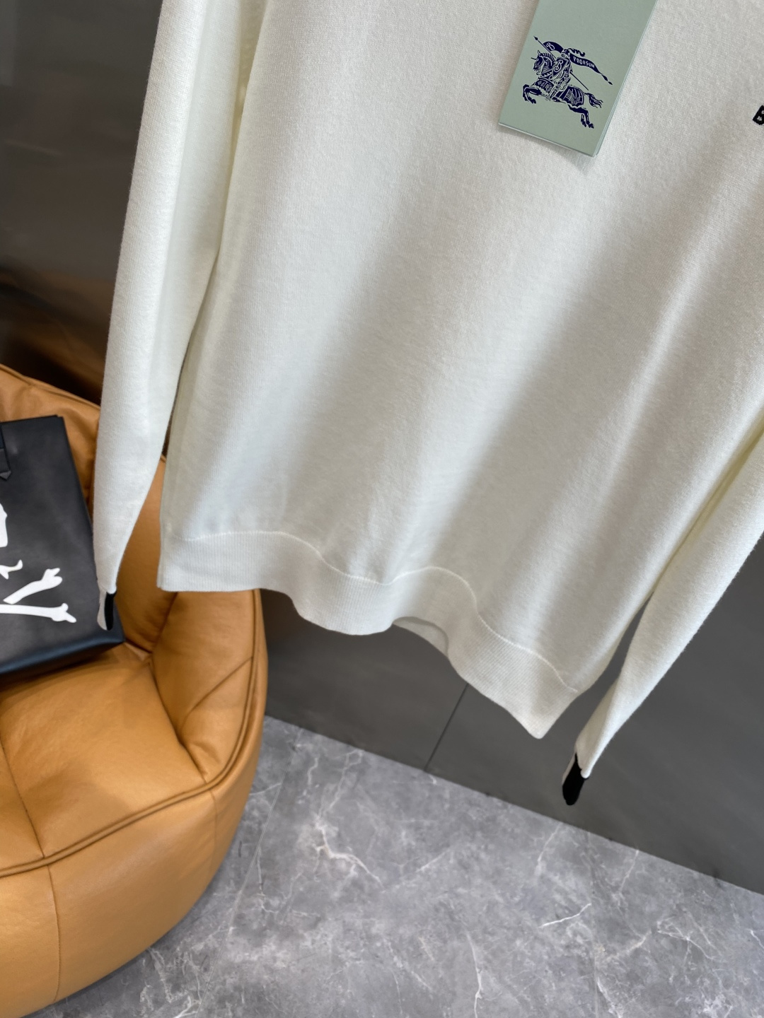 《𝙉𝙚𝙬🤍🖤巴家》2025官网秋冬季最新毛衣，专柜同步在售爆款！特供羊毛混纺面料.手感舒适.可直接接触皮