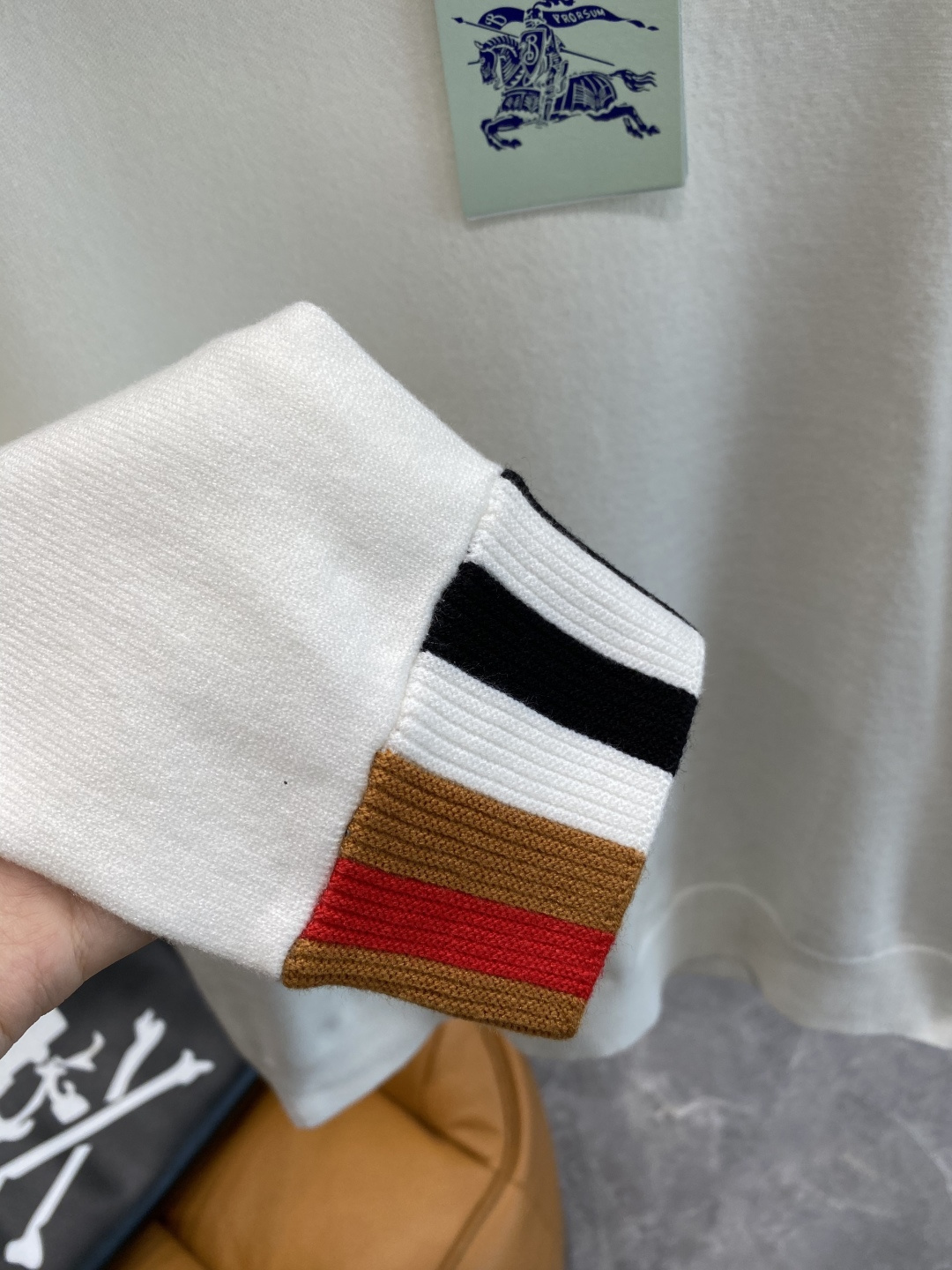 《𝙉𝙚𝙬🤍🖤巴家》2025官网秋冬季最新毛衣，专柜同步在售爆款！特供羊毛混纺面料.手感舒适.可直接接触皮