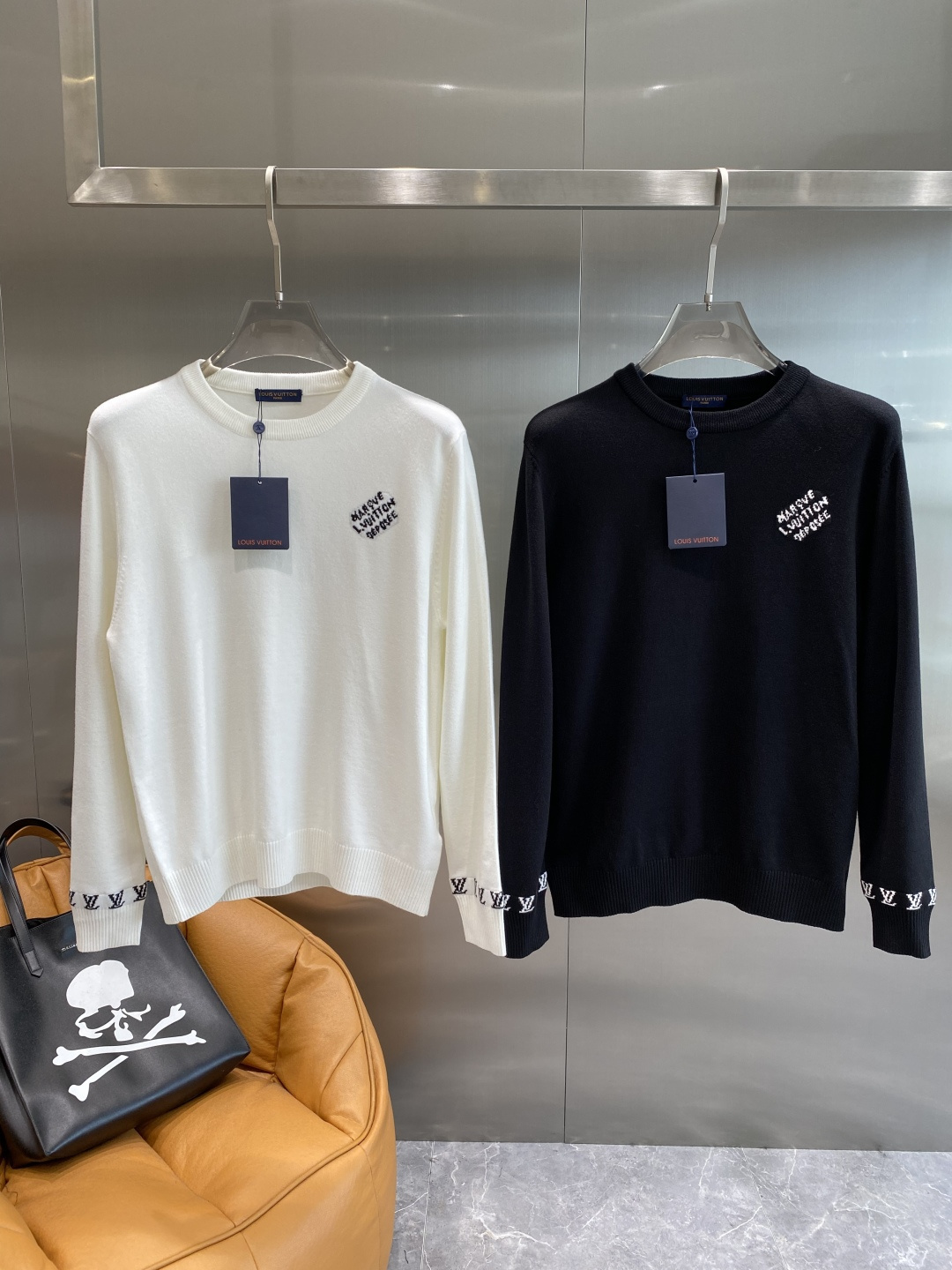 《𝙉𝙚𝙬🤍🖤驴家》2025官网秋冬季最新毛衣，专柜同步在售爆款！特供羊毛混纺面料.手感舒适.可直接接触皮