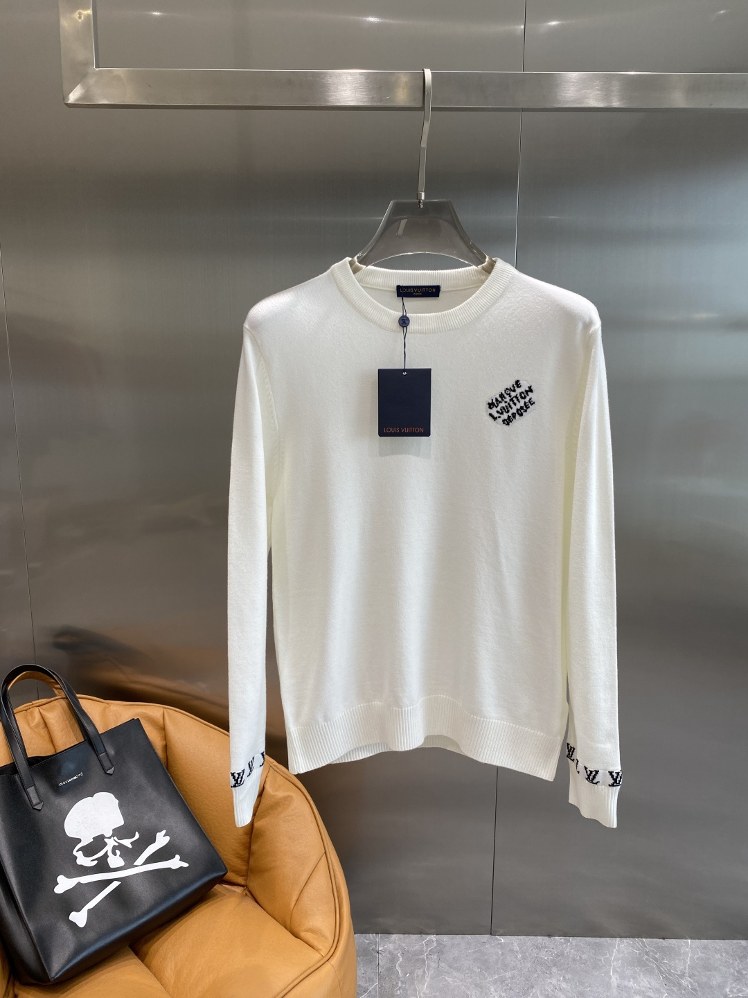 《𝙉𝙚𝙬🤍🖤驴家》2025官网秋冬季最新毛衣，专柜同步在售爆款！特供羊毛混纺面料.手感舒适.可直接接触皮