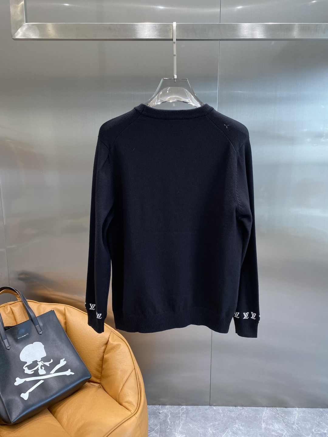 《𝙉𝙚𝙬🤍🖤驴家》2025官网秋冬季最新毛衣，专柜同步在售爆款！特供羊毛混纺面料.手感舒适.可直接接触皮