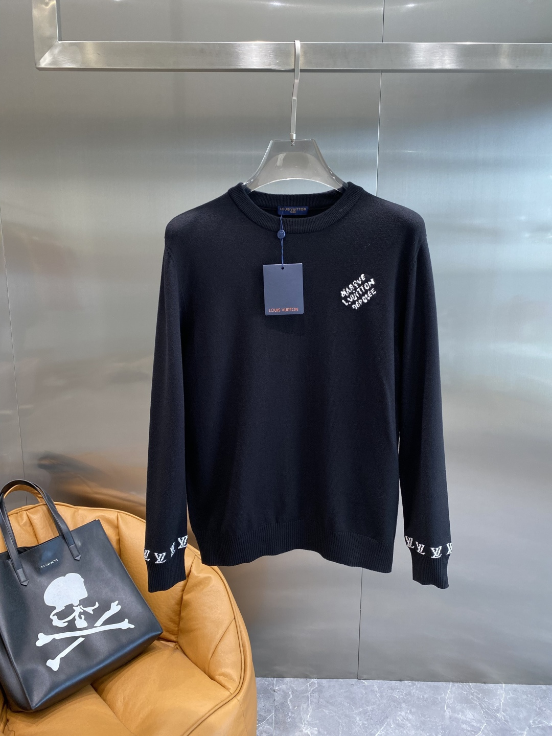 《𝙉𝙚𝙬🤍🖤驴家》2025官网秋冬季最新毛衣，专柜同步在售爆款！特供羊毛混纺面料.手感舒适.可直接接触皮