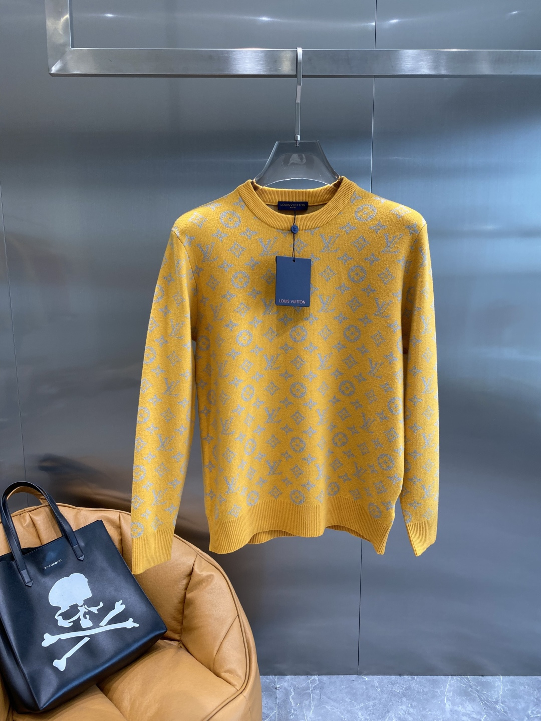 《𝙉𝙚𝙬🤍🖤驴家》秋冬经典男士针织长袖圆领套头毛衣 这款针织衫向经典图案致敬。采用棉质平纹针织面料精心制