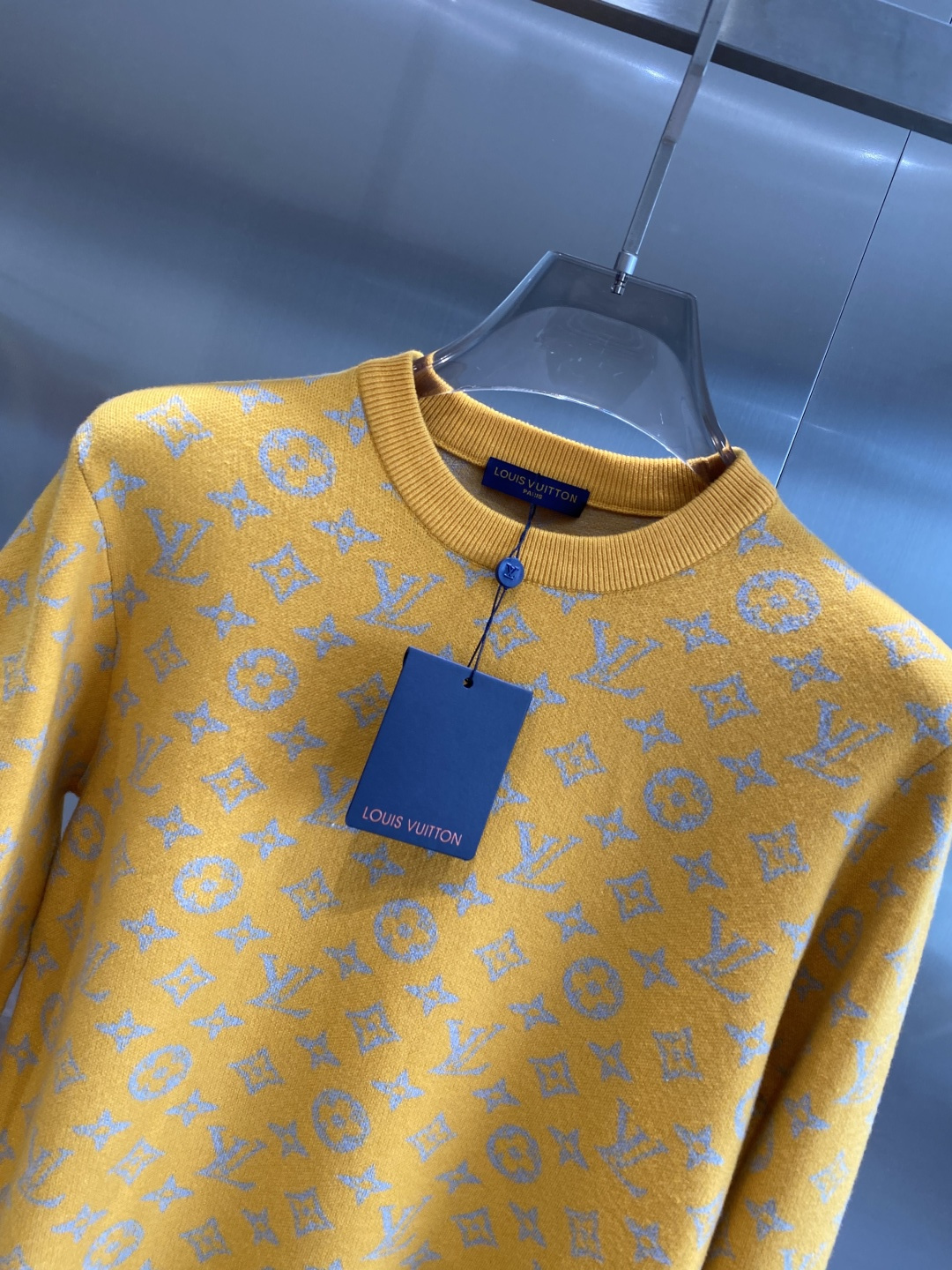 《𝙉𝙚𝙬🤍🖤驴家》秋冬经典男士针织长袖圆领套头毛衣 这款针织衫向经典图案致敬。采用棉质平纹针织面料精心制