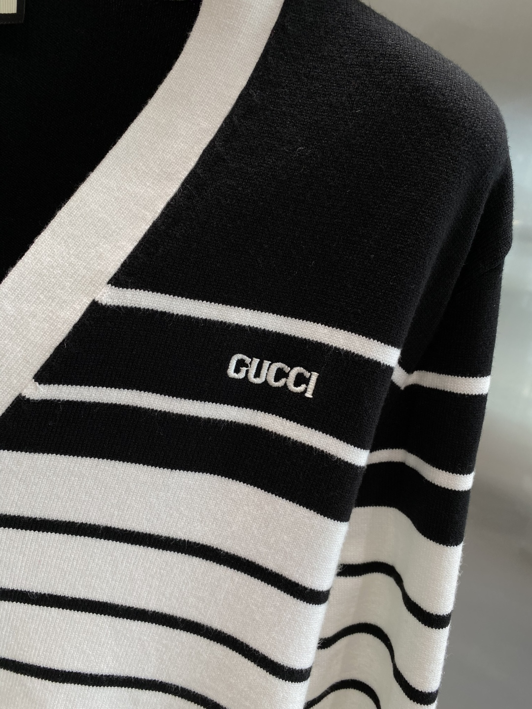 《𝙉𝙚𝙬🤍🖤古家》25ss秋冬 最新最顶级开衫羊毛针织衫开衫毛衣，精致配色融合新款潮开衫，最顶级的品质专