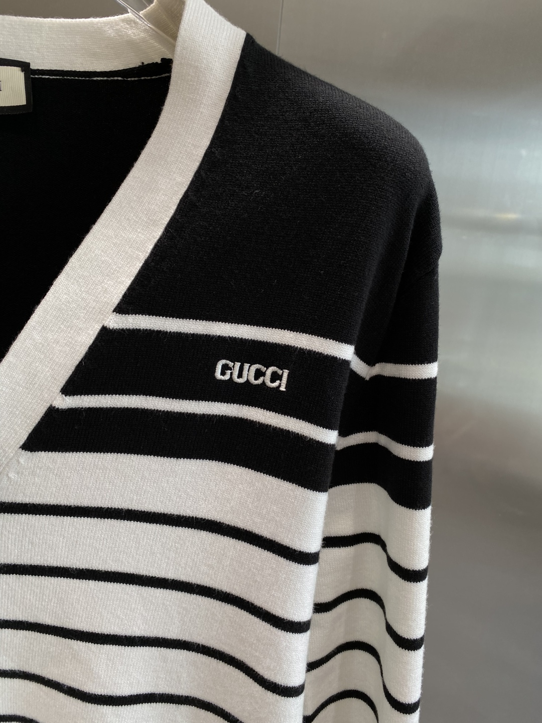 《𝙉𝙚𝙬🤍🖤古家》25ss秋冬 最新最顶级开衫羊毛针织衫开衫毛衣，精致配色融合新款潮开衫，最顶级的品质专