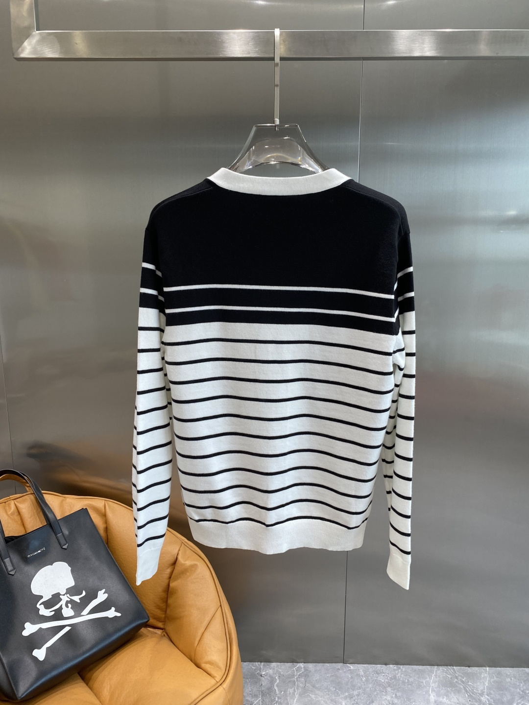 《𝙉𝙚𝙬🤍🖤古家》25ss秋冬 最新最顶级开衫羊毛针织衫开衫毛衣，精致配色融合新款潮开衫，最顶级的品质专