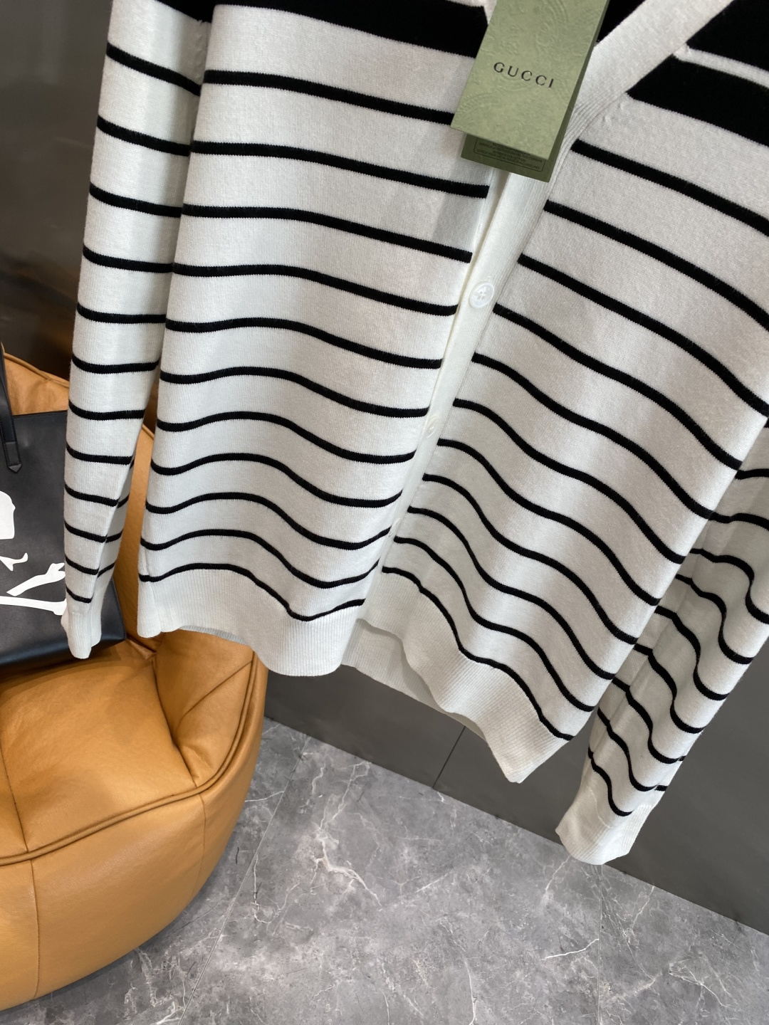 《𝙉𝙚𝙬🤍🖤古家》25ss秋冬 最新最顶级开衫羊毛针织衫开衫毛衣，精致配色融合新款潮开衫，最顶级的品质专