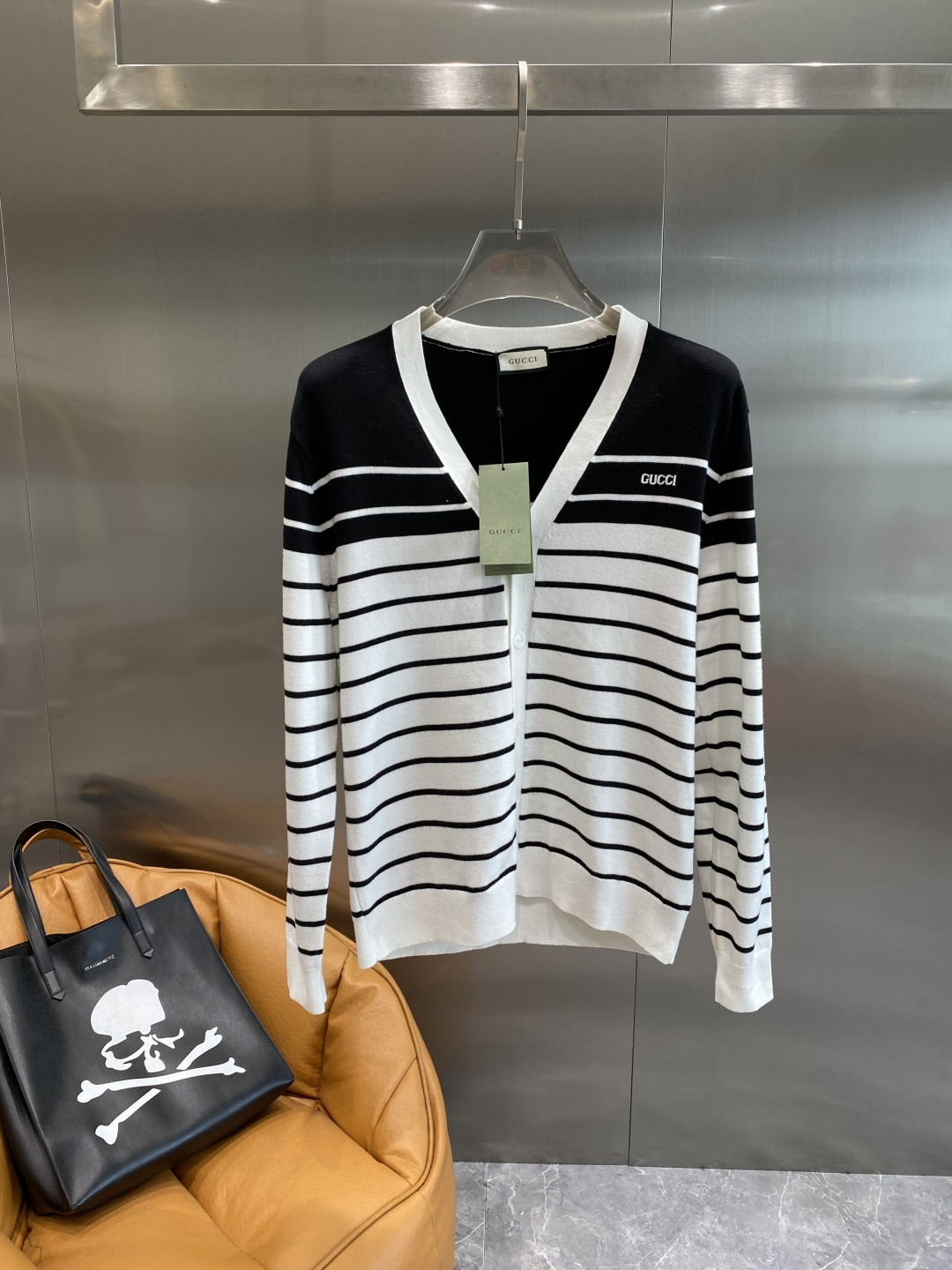 《𝙉𝙚𝙬🤍🖤古家》25ss秋冬 最新最顶级开衫羊毛针织衫开衫毛衣，精致配色融合新款潮开衫，最顶级的品质专