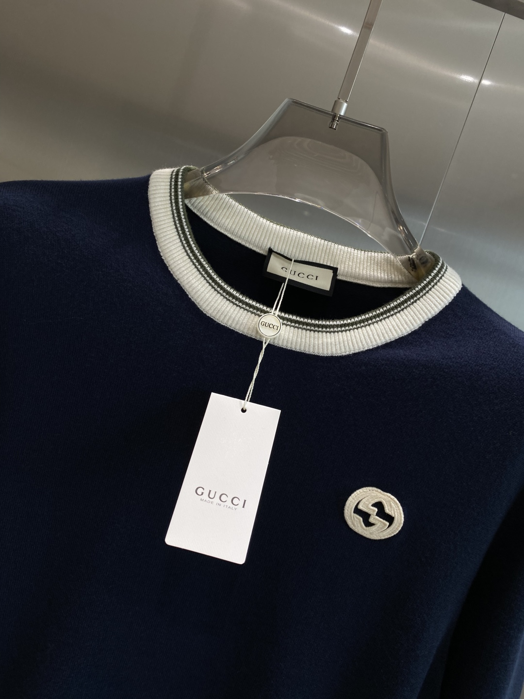 《𝙉𝙚𝙬🤍🖤古家》秋冬经典男士针织长袖圆领套头毛衣 这款针织衫向经典图案致敬。采用棉质平纹针织面料精心制