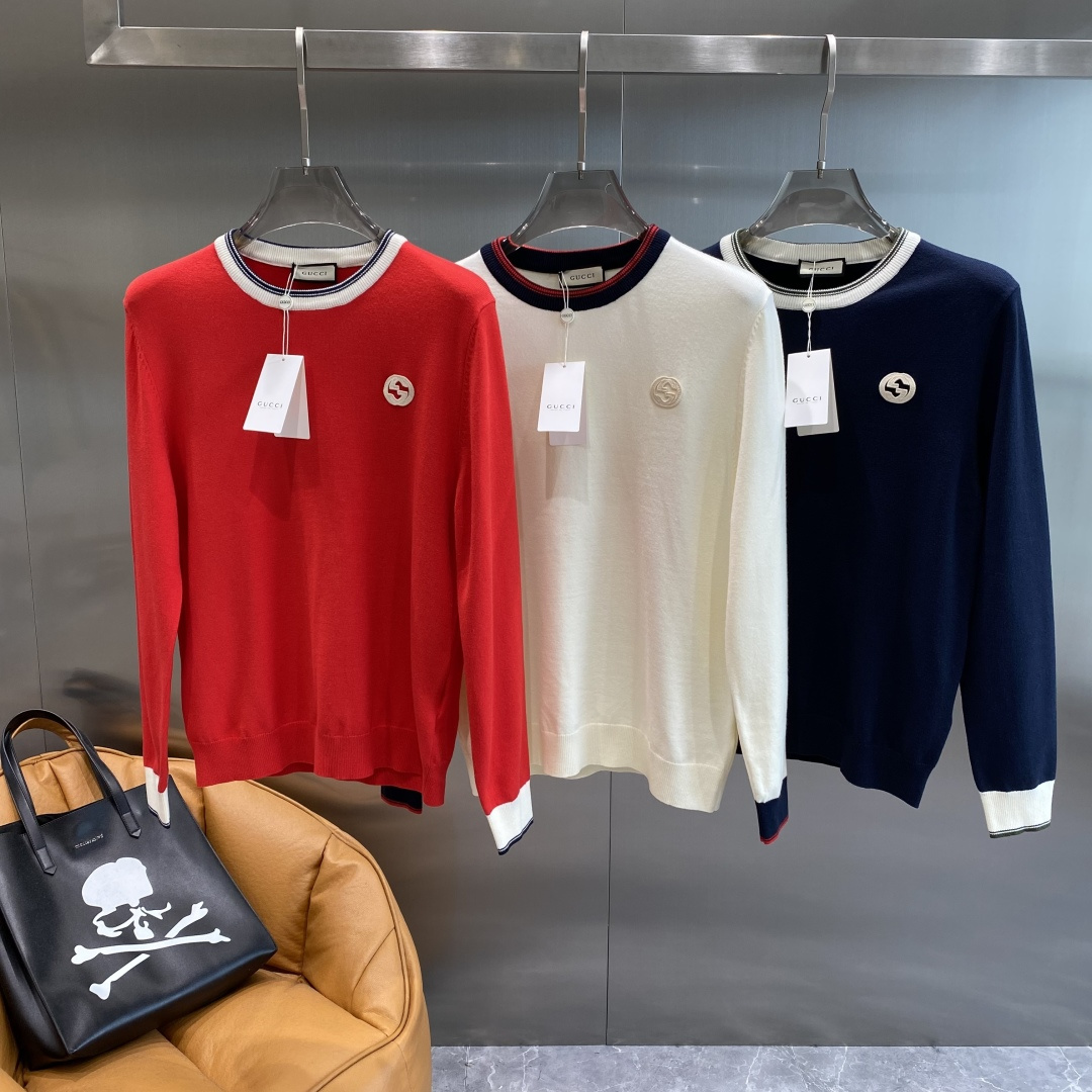 《𝙉𝙚𝙬🤍🖤古家》秋冬经典男士针织长袖圆领套头毛衣 这款针织衫向经典图案致敬。采用棉质平纹针织面料精心制