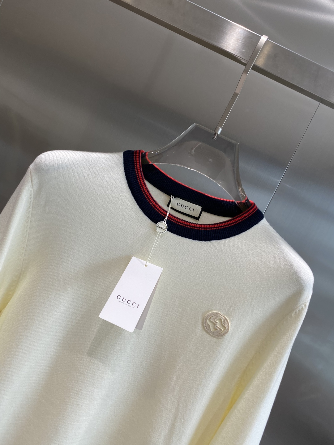 《𝙉𝙚𝙬🤍🖤古家》秋冬经典男士针织长袖圆领套头毛衣 这款针织衫向经典图案致敬。采用棉质平纹针织面料精心制