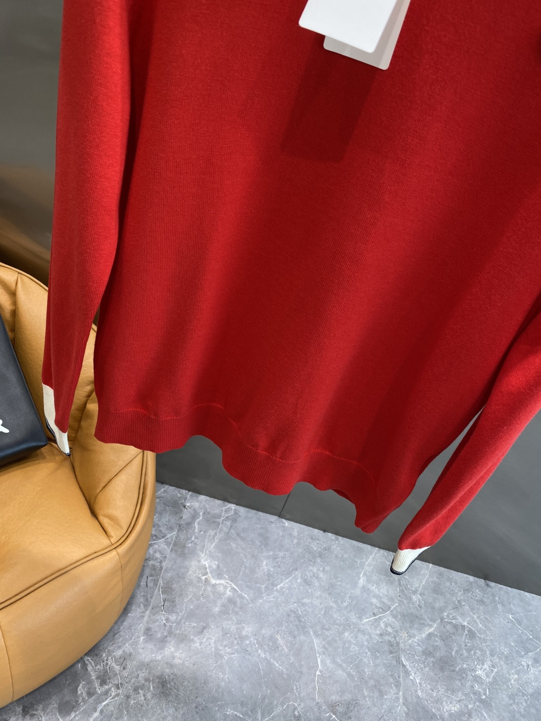 《𝙉𝙚𝙬🤍🖤古家》秋冬经典男士针织长袖圆领套头毛衣 这款针织衫向经典图案致敬。采用棉质平纹针织面料精心制