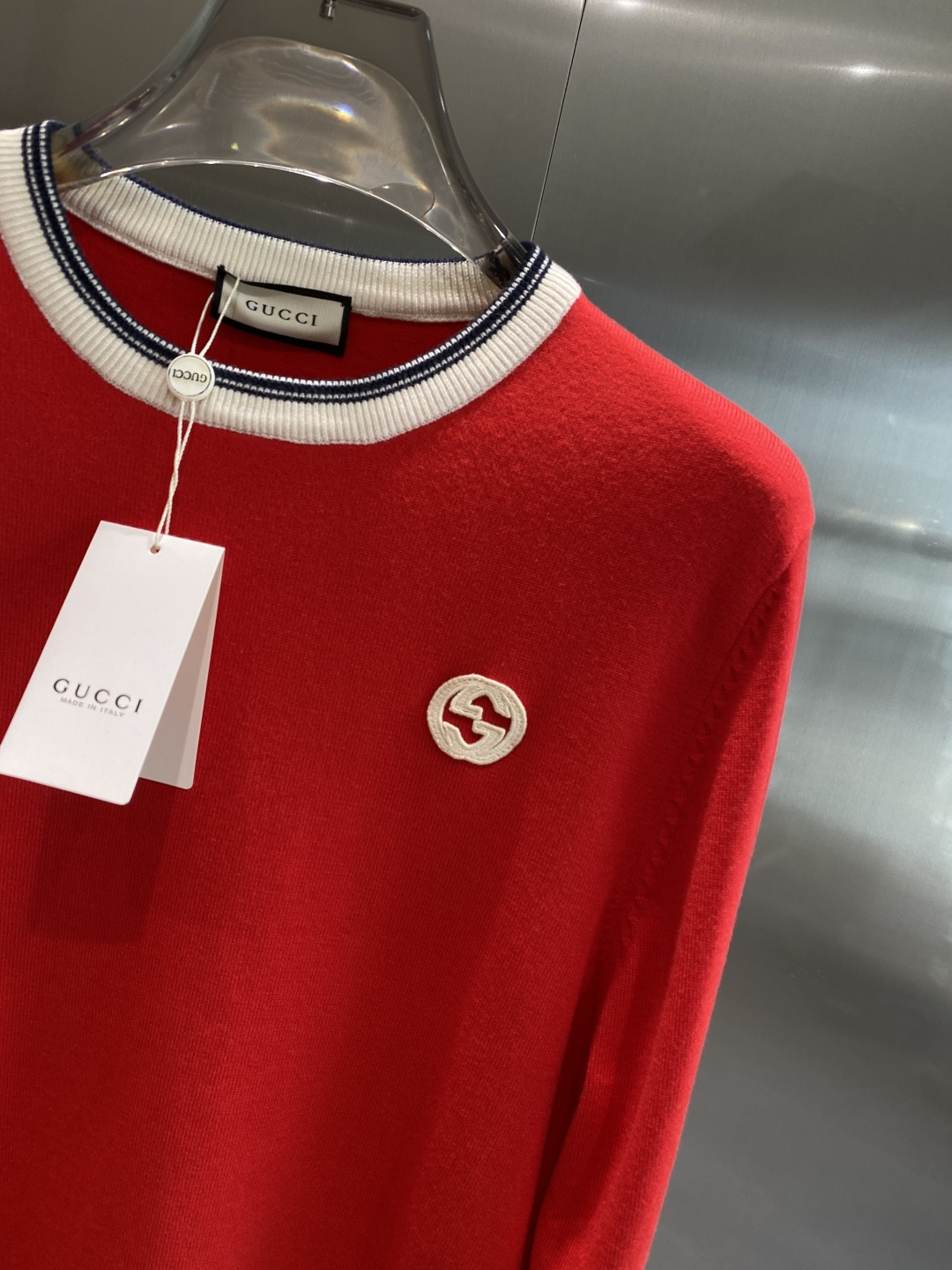 《𝙉𝙚𝙬🤍🖤古家》秋冬经典男士针织长袖圆领套头毛衣 这款针织衫向经典图案致敬。采用棉质平纹针织面料精心制