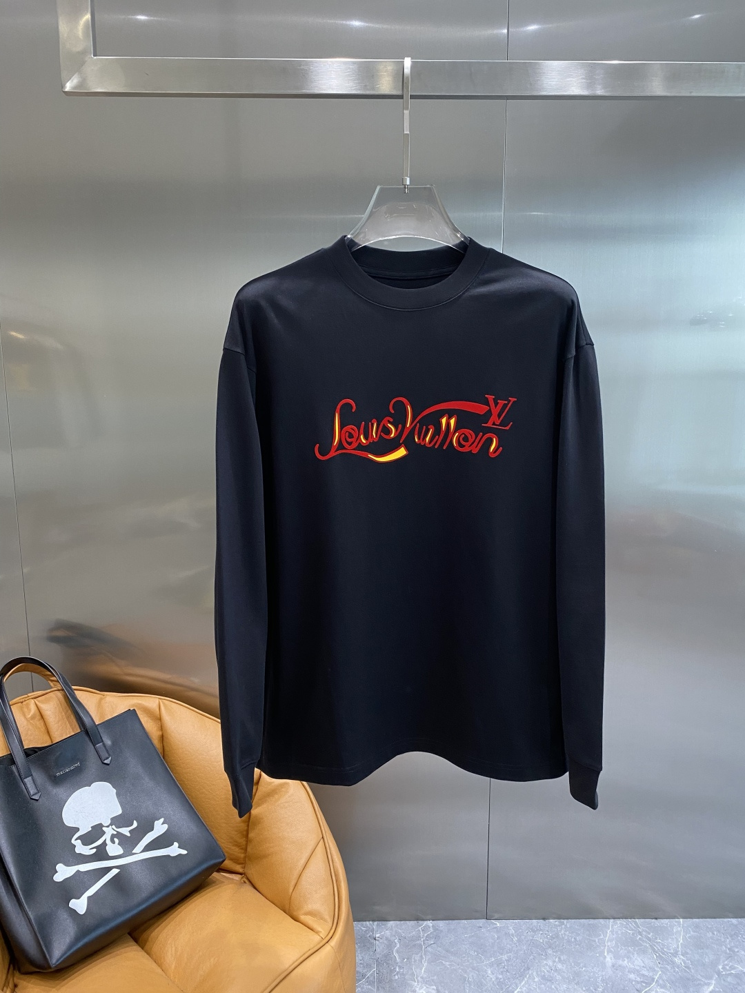 《𝙉𝙚𝙬🤍驴家》2025ss长袖t恤 定制全棉双纱紧密爽滑面料，布面干净，布纹清晰，手感非常细腻扎实，更