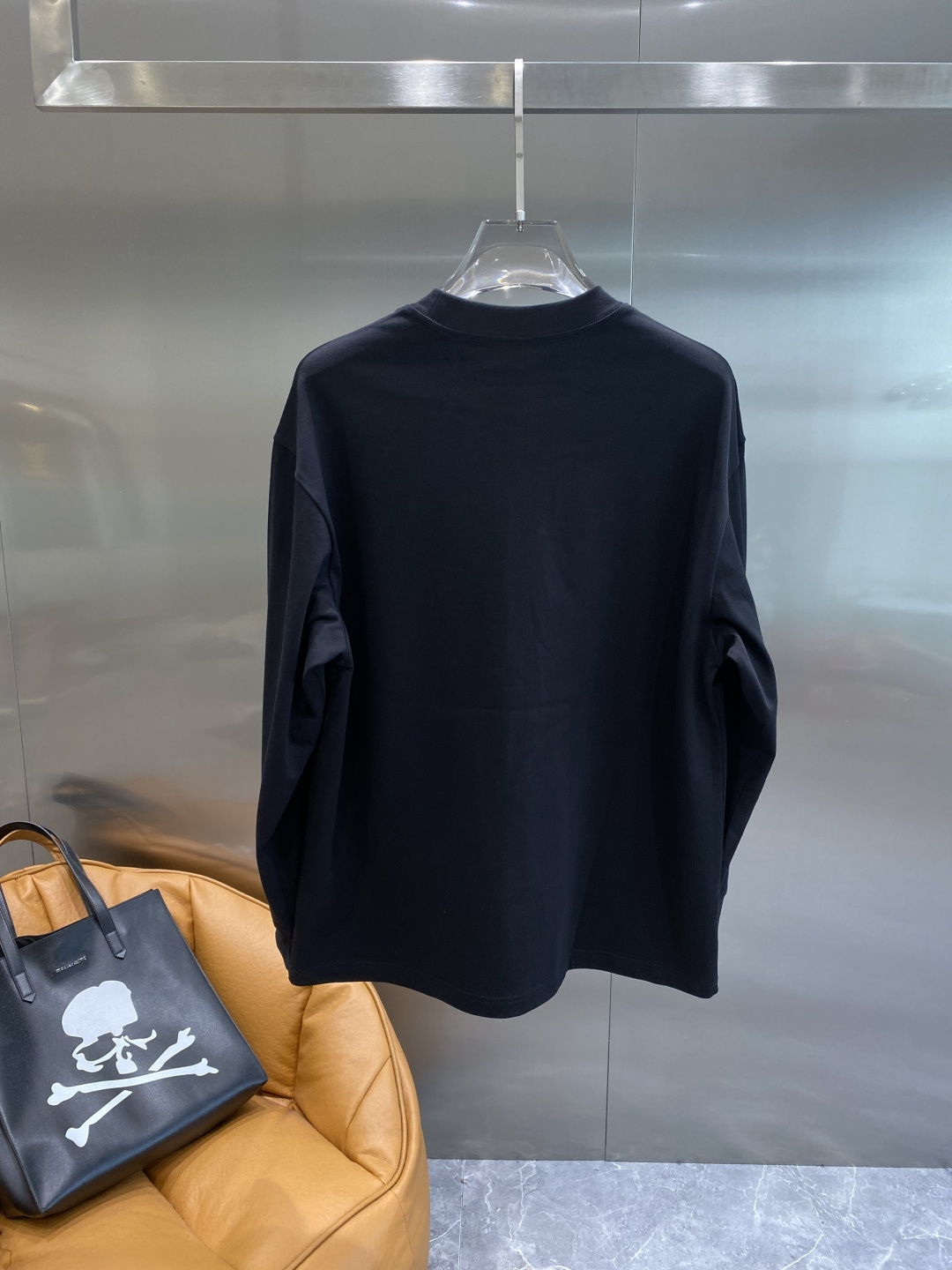 《𝙉𝙚𝙬🤍驴家》2025ss长袖t恤 定制全棉双纱紧密爽滑面料，布面干净，布纹清晰，手感非常细腻扎实，更