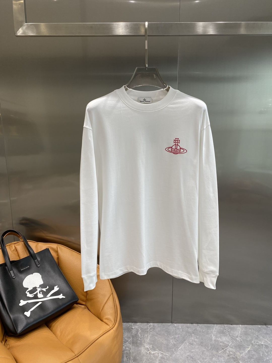 《𝙉𝙚𝙬🤍🖤西太家》2025秋冬专柜新款 时尚休闲打底衫长袖T恤，精选进口高密度双面拉架棉面料，精致原版