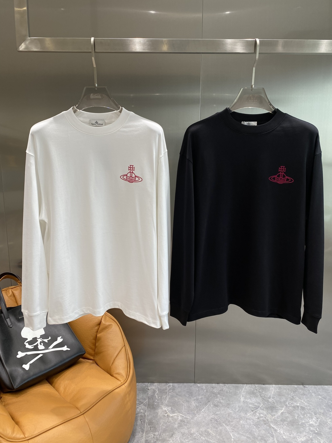 《𝙉𝙚𝙬🤍🖤西太家》2025秋冬专柜新款 时尚休闲打底衫长袖T恤，精选进口高密度双面拉架棉面料，精致原版