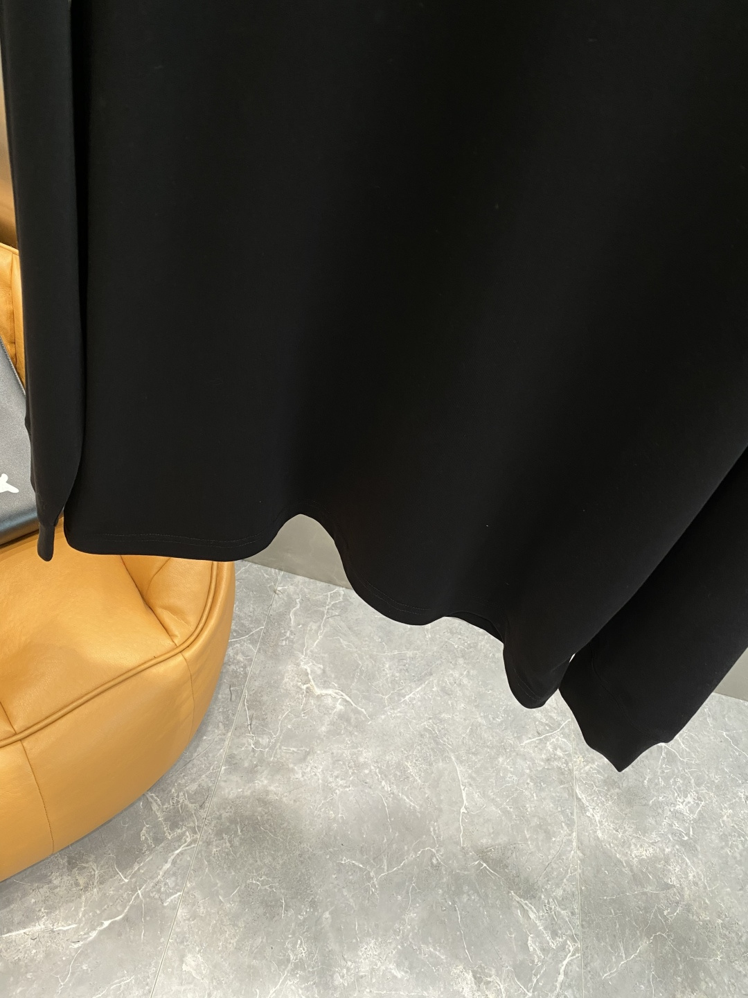 《𝙉𝙚𝙬🤍🖤西太家》2025秋冬专柜新款 时尚休闲打底衫长袖T恤，精选进口高密度双面拉架棉面料，精致原版