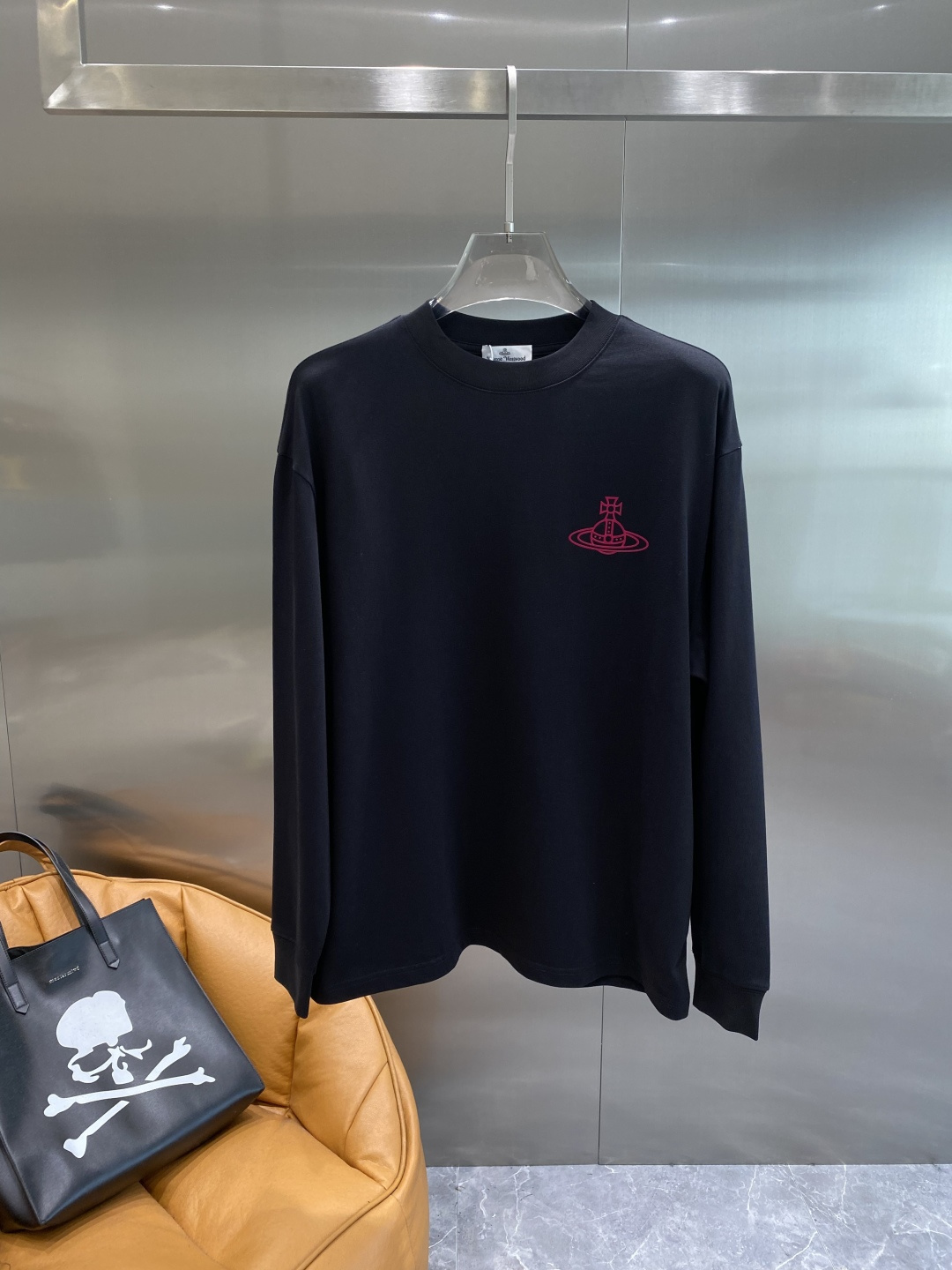 《𝙉𝙚𝙬🤍🖤西太家》2025秋冬专柜新款 时尚休闲打底衫长袖T恤，精选进口高密度双面拉架棉面料，精致原版