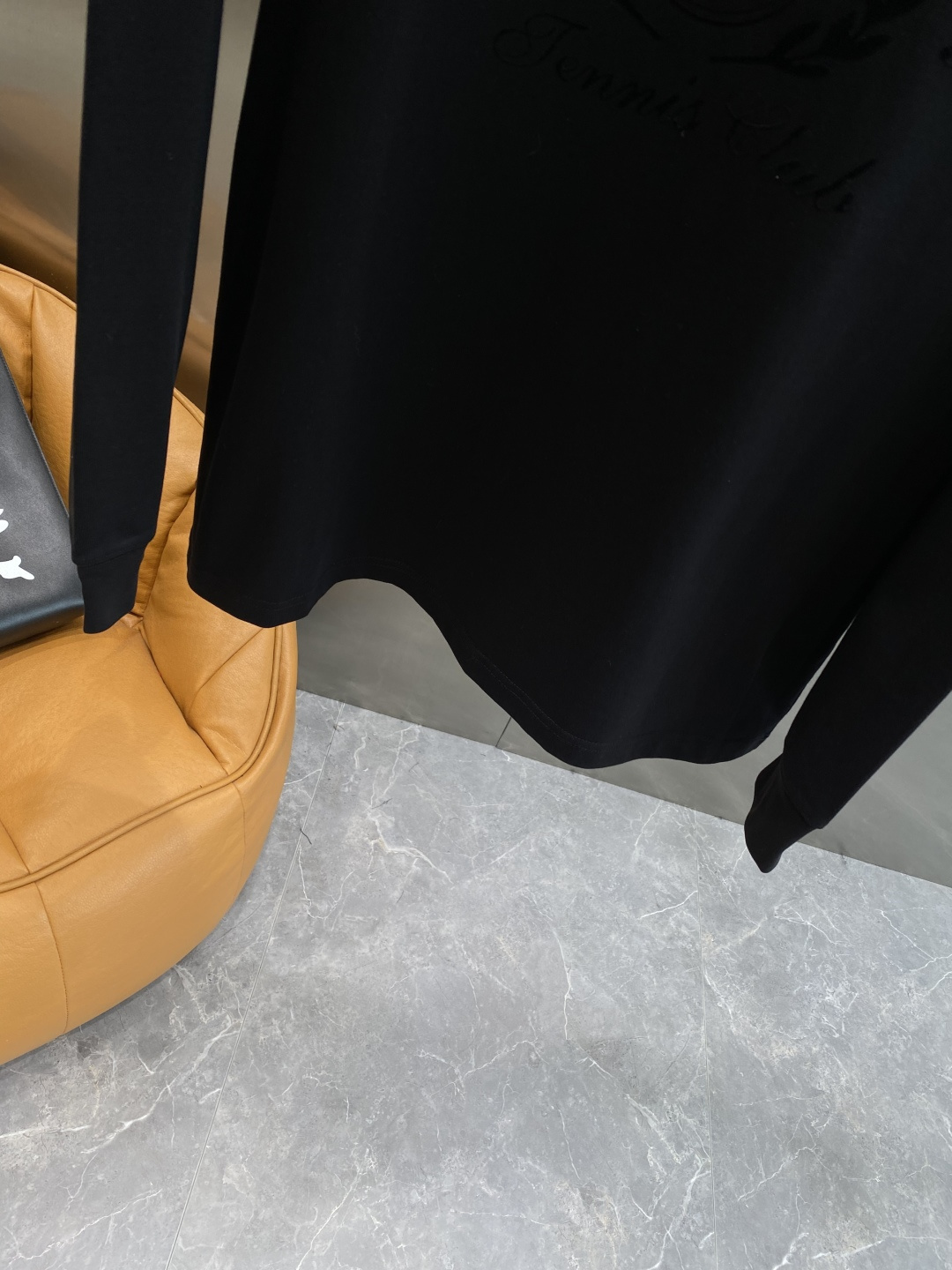 《𝙉𝙚𝙬🤍🖤露露家》2025秋冬专柜新款 时尚休闲打底衫长袖T恤，精选进口高密度双面拉架棉面料，精致原版