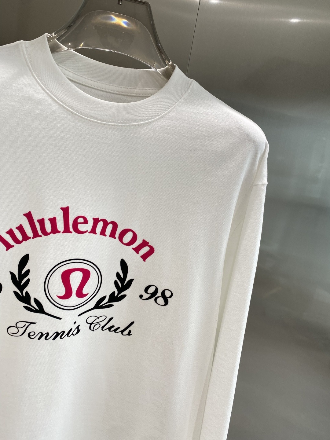 《𝙉𝙚𝙬🤍🖤露露家》2025秋冬专柜新款 时尚休闲打底衫长袖T恤，精选进口高密度双面拉架棉面料，精致原版