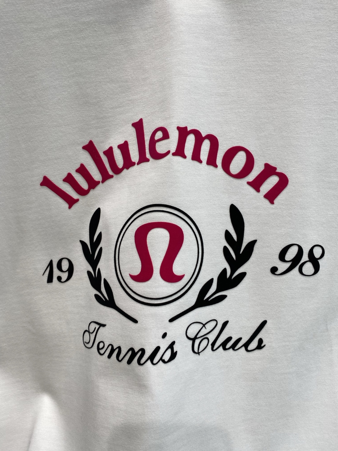 《𝙉𝙚𝙬🤍🖤露露家》2025秋冬专柜新款 时尚休闲打底衫长袖T恤，精选进口高密度双面拉架棉面料，精致原版