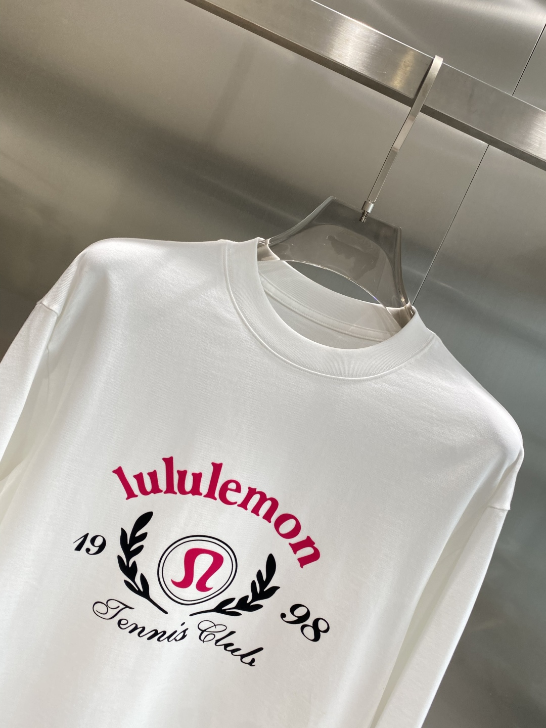 《𝙉𝙚𝙬🤍🖤露露家》2025秋冬专柜新款 时尚休闲打底衫长袖T恤，精选进口高密度双面拉架棉面料，精致原版