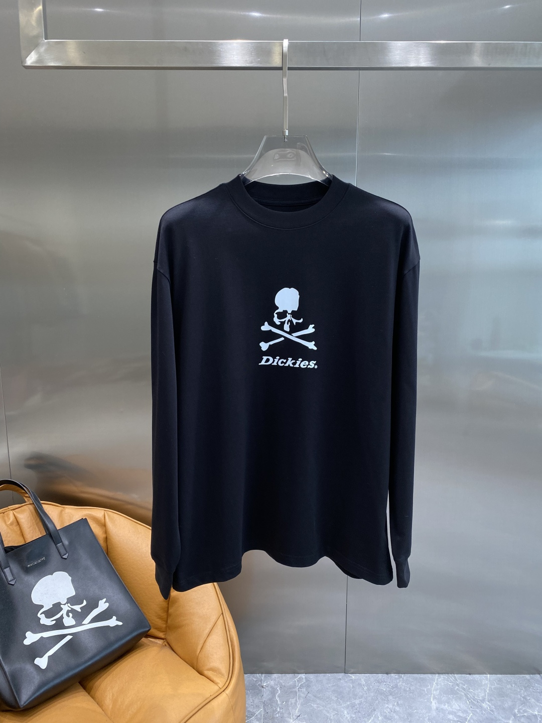 《𝙉𝙚𝙬🤍🖤MMJ家》2025秋冬专柜新款 时尚休闲打底衫长袖T恤，精选进口高密度双面拉架棉面料，精致原