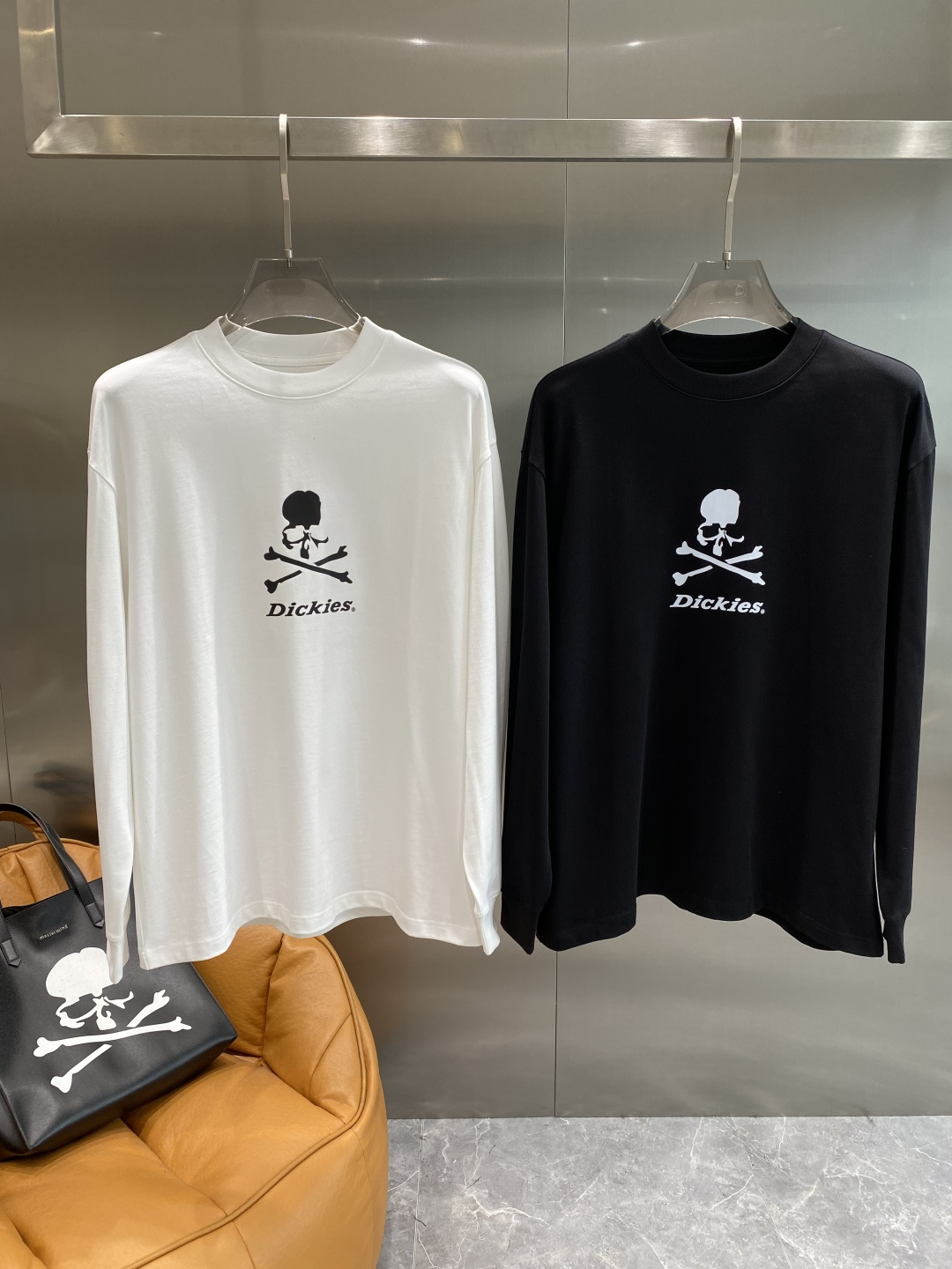 《𝙉𝙚𝙬🤍🖤MMJ家》2025秋冬专柜新款 时尚休闲打底衫长袖T恤，精选进口高密度双面拉架棉面料，精致原