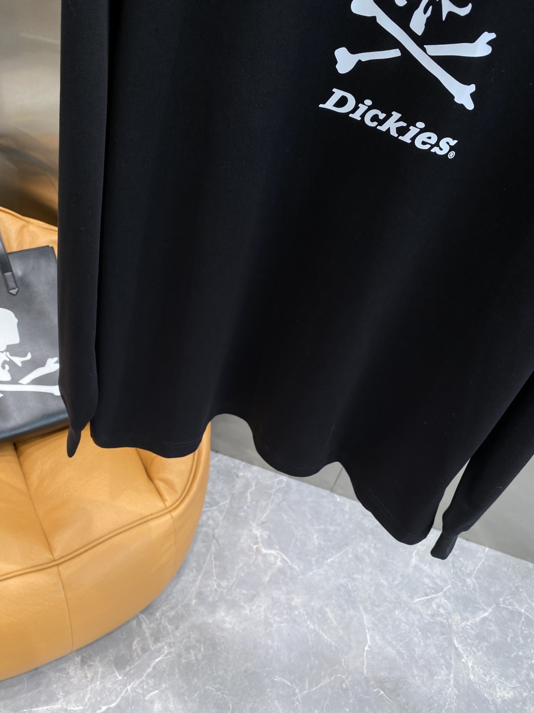 《𝙉𝙚𝙬🤍🖤MMJ家》2025秋冬专柜新款 时尚休闲打底衫长袖T恤，精选进口高密度双面拉架棉面料，精致原