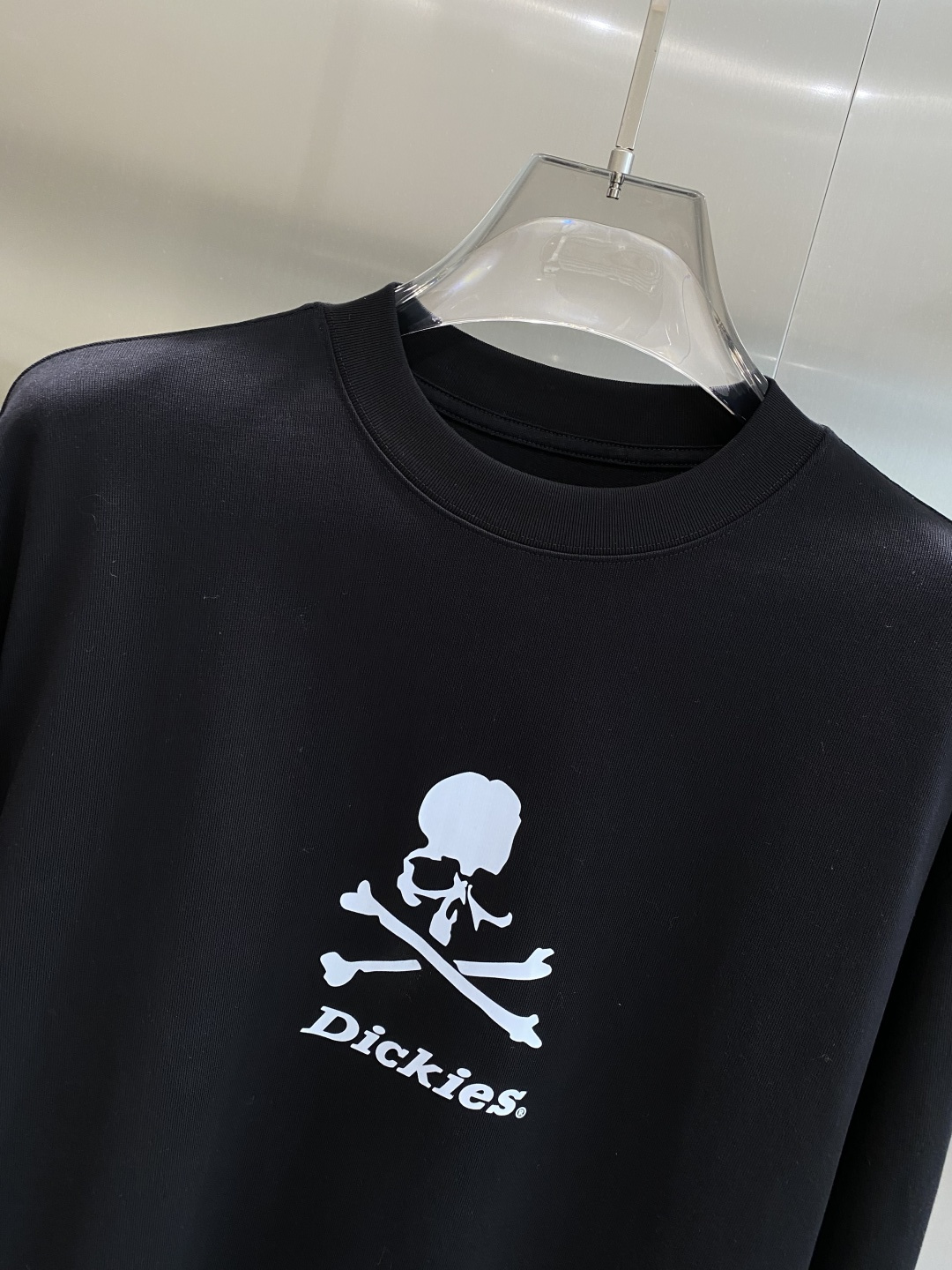 《𝙉𝙚𝙬🤍🖤MMJ家》2025秋冬专柜新款 时尚休闲打底衫长袖T恤，精选进口高密度双面拉架棉面料，精致原