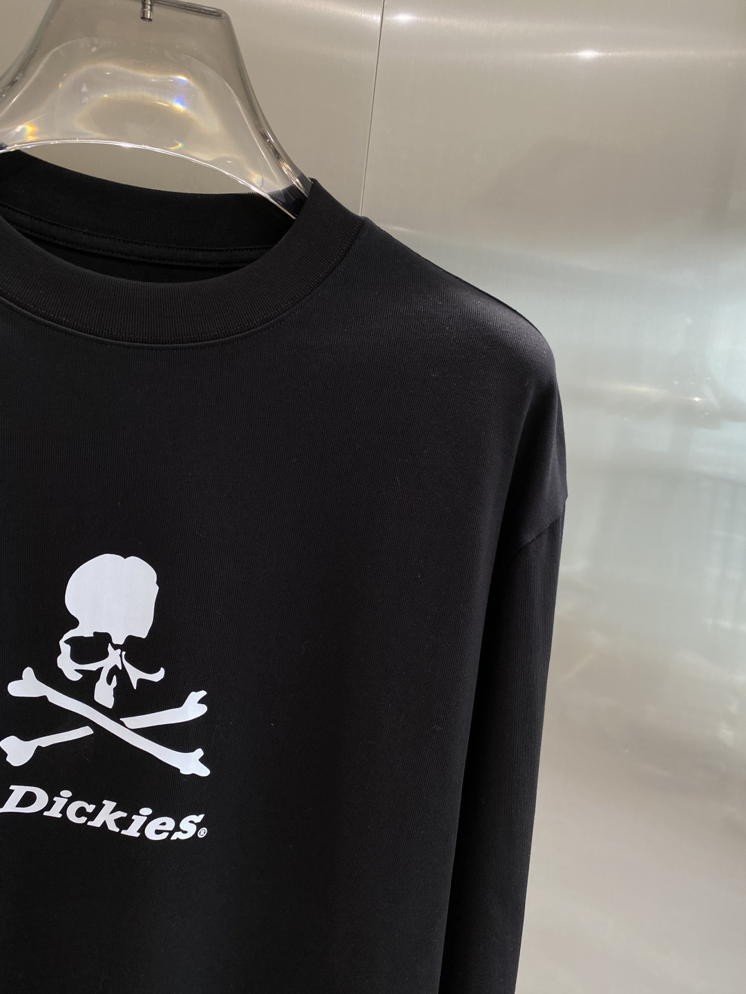 《𝙉𝙚𝙬🤍🖤MMJ家》2025秋冬专柜新款 时尚休闲打底衫长袖T恤，精选进口高密度双面拉架棉面料，精致原