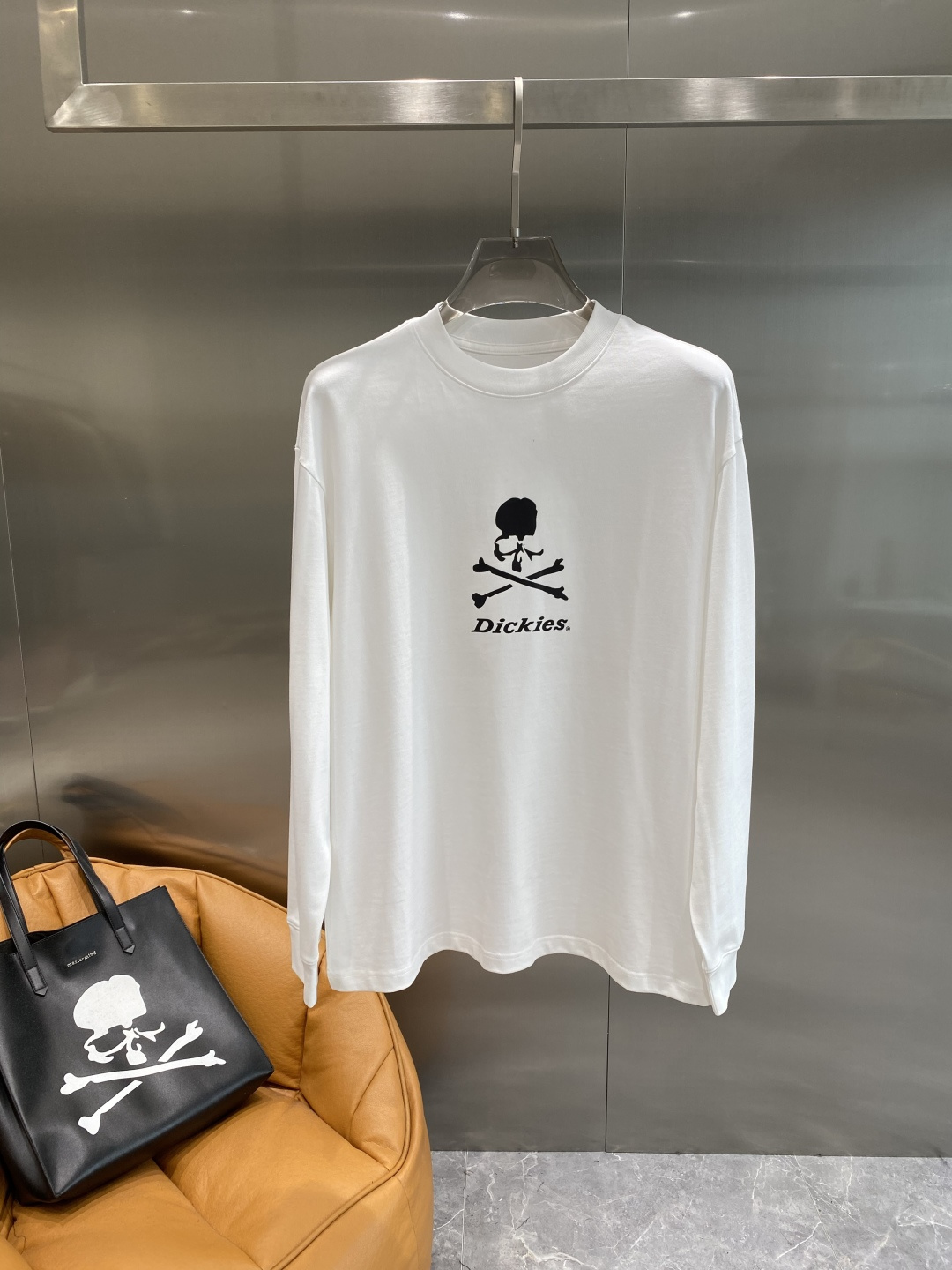 《𝙉𝙚𝙬🤍🖤MMJ家》2025秋冬专柜新款 时尚休闲打底衫长袖T恤，精选进口高密度双面拉架棉面料，精致原