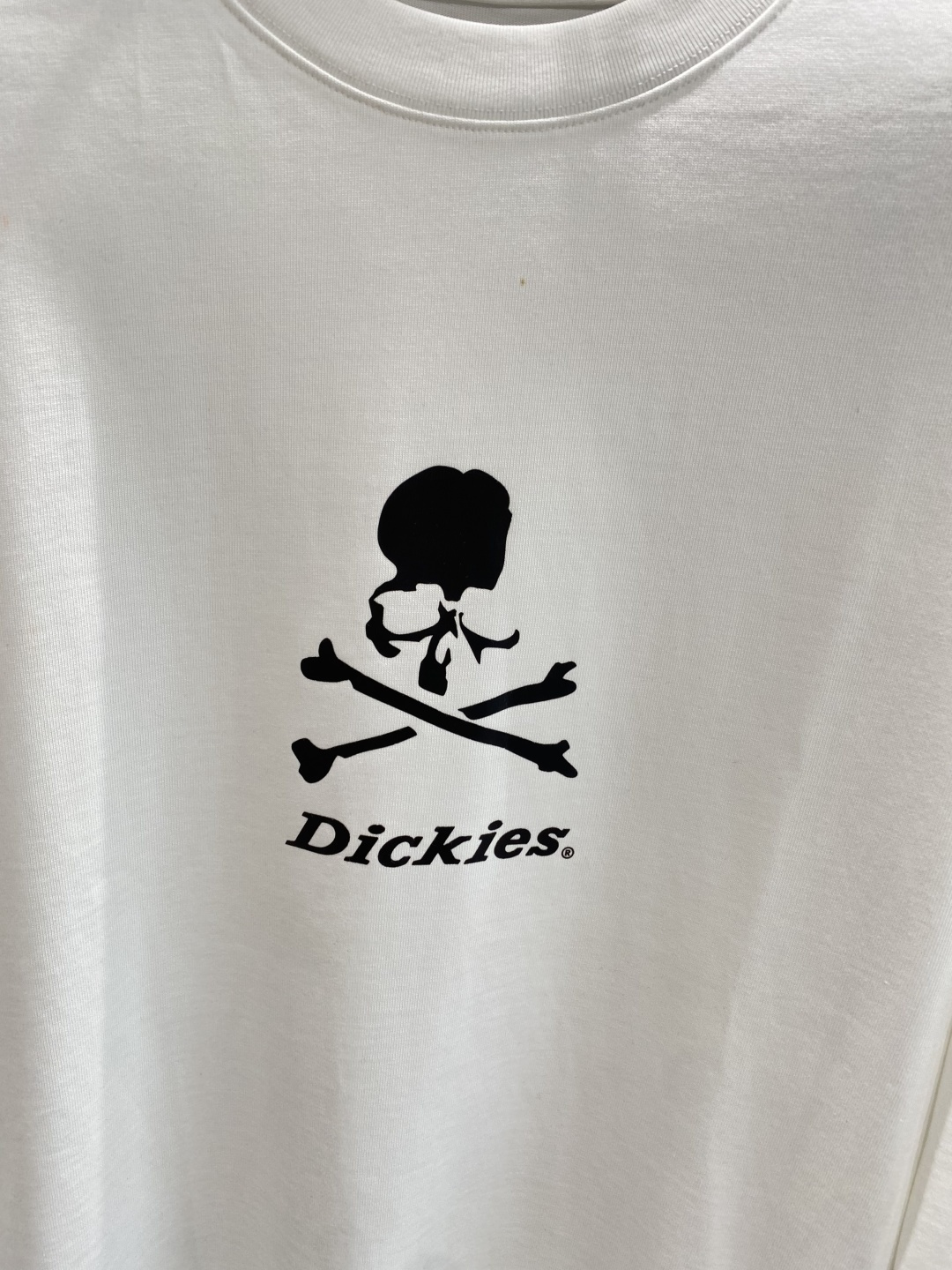 《𝙉𝙚𝙬🤍🖤MMJ家》2025秋冬专柜新款 时尚休闲打底衫长袖T恤，精选进口高密度双面拉架棉面料，精致原