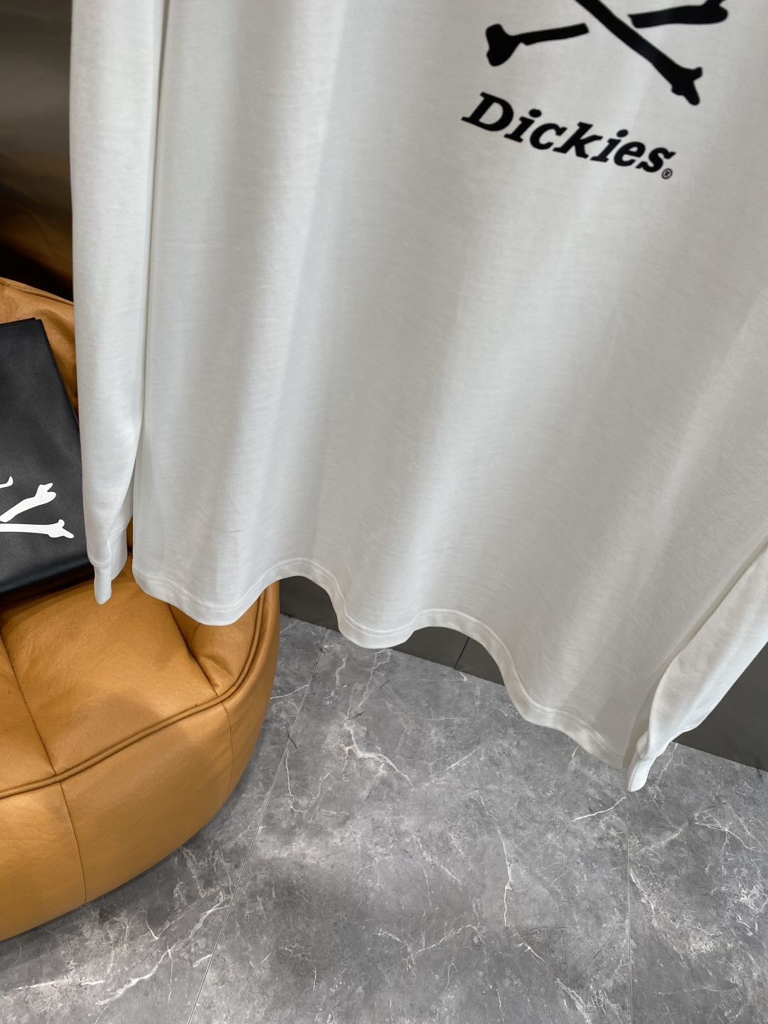 《𝙉𝙚𝙬🤍🖤MMJ家》2025秋冬专柜新款 时尚休闲打底衫长袖T恤，精选进口高密度双面拉架棉面料，精致原