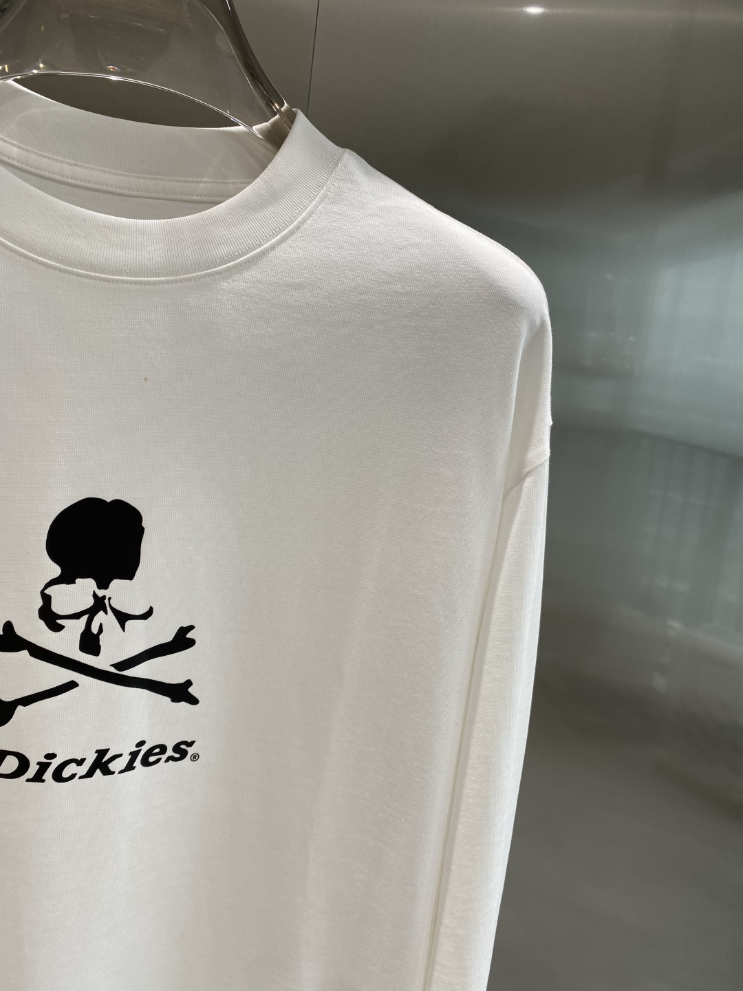 《𝙉𝙚𝙬🤍🖤MMJ家》2025秋冬专柜新款 时尚休闲打底衫长袖T恤，精选进口高密度双面拉架棉面料，精致原