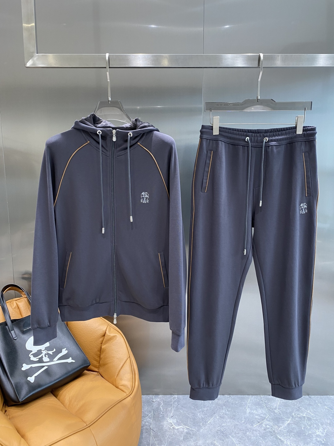 《𝙉𝙚𝙬🤍🖤布鲁家》2025秋冬新款套装 走秀款 定制面料 搭配夹克版型设计 非常洋气 版型超好不易褶皱