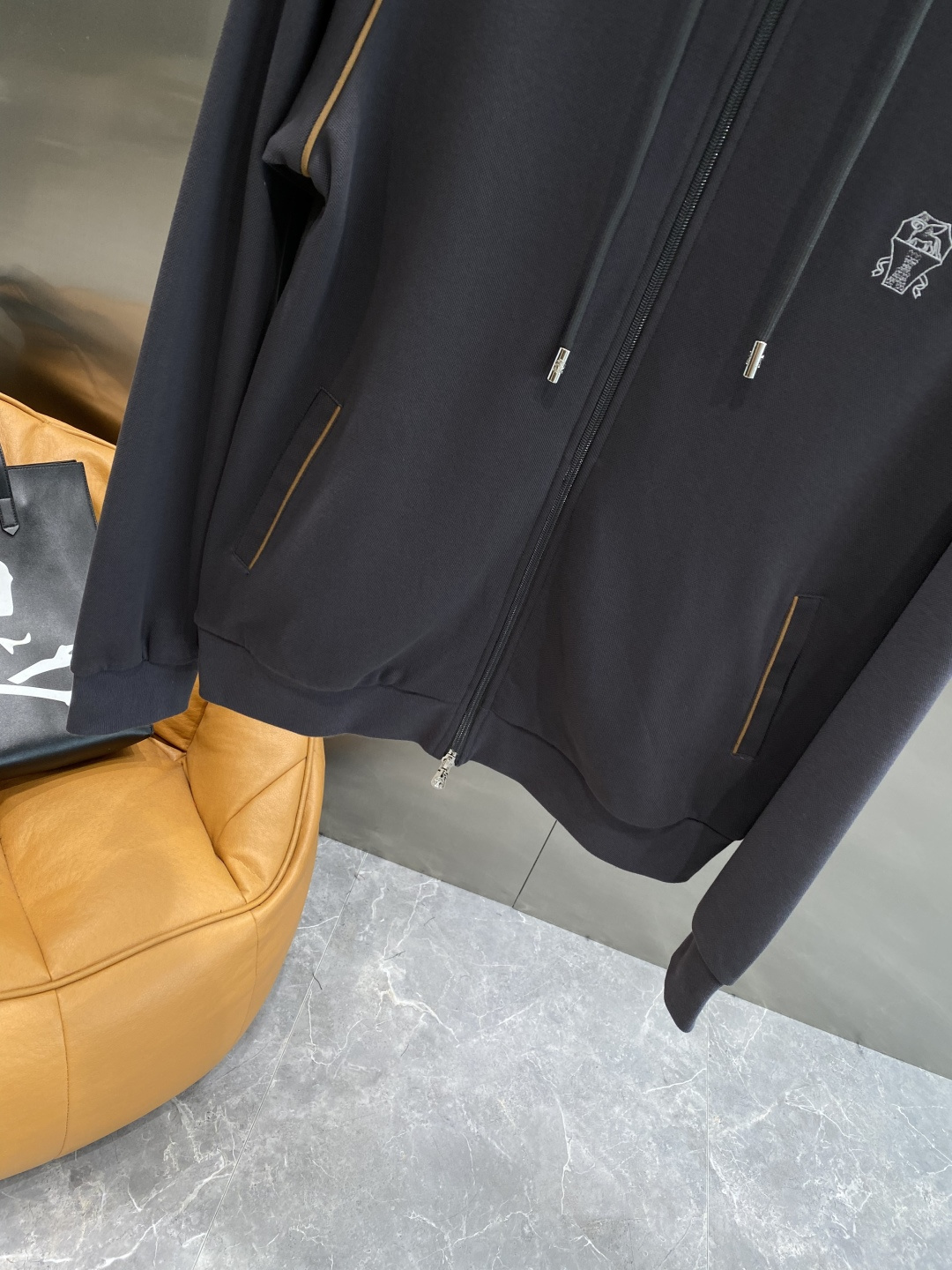 《𝙉𝙚𝙬🤍🖤布鲁家》2025秋冬新款套装 走秀款 定制面料 搭配夹克版型设计 非常洋气 版型超好不易褶皱