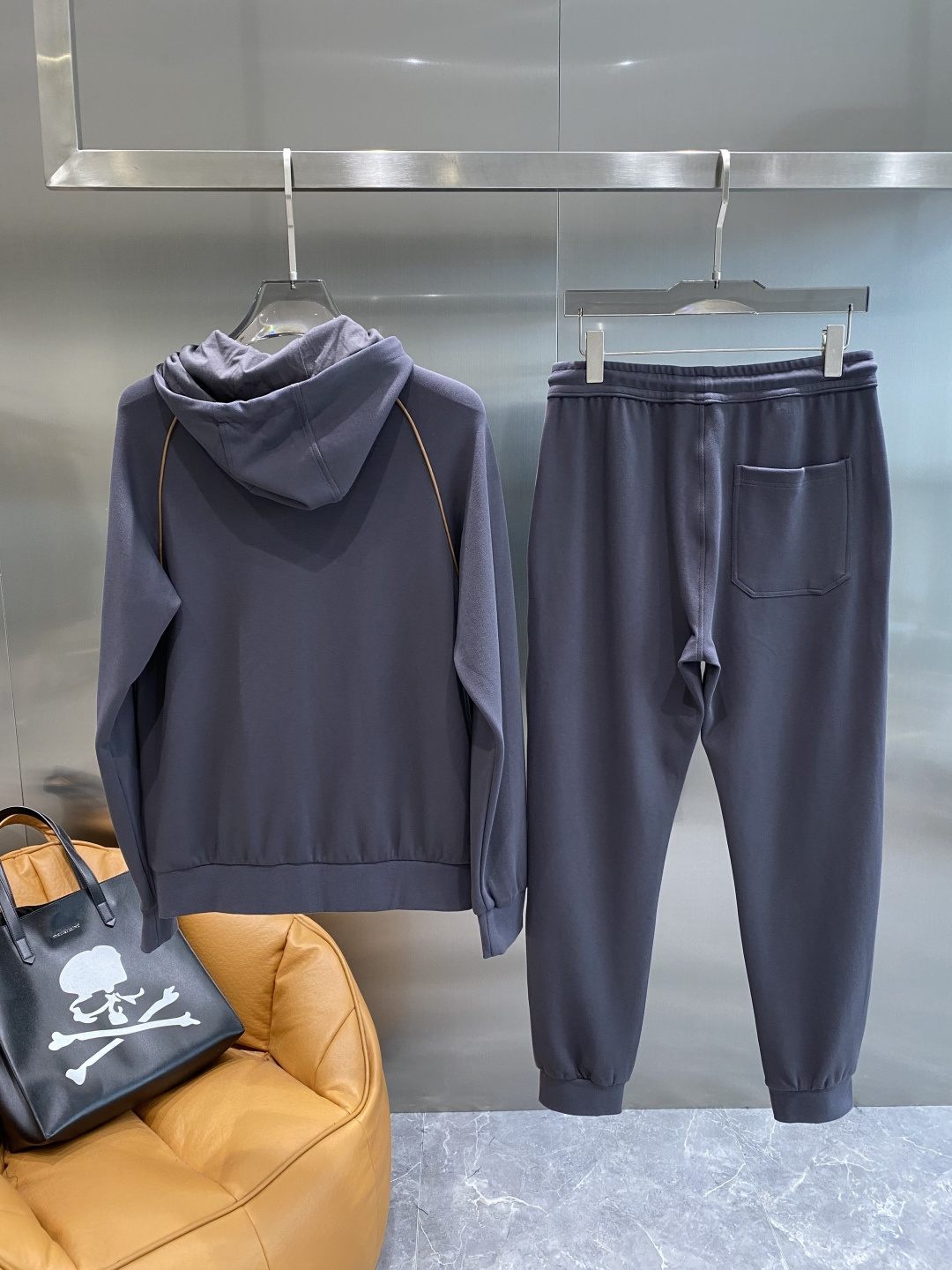 《𝙉𝙚𝙬🤍🖤布鲁家》2025秋冬新款套装 走秀款 定制面料 搭配夹克版型设计 非常洋气 版型超好不易褶皱