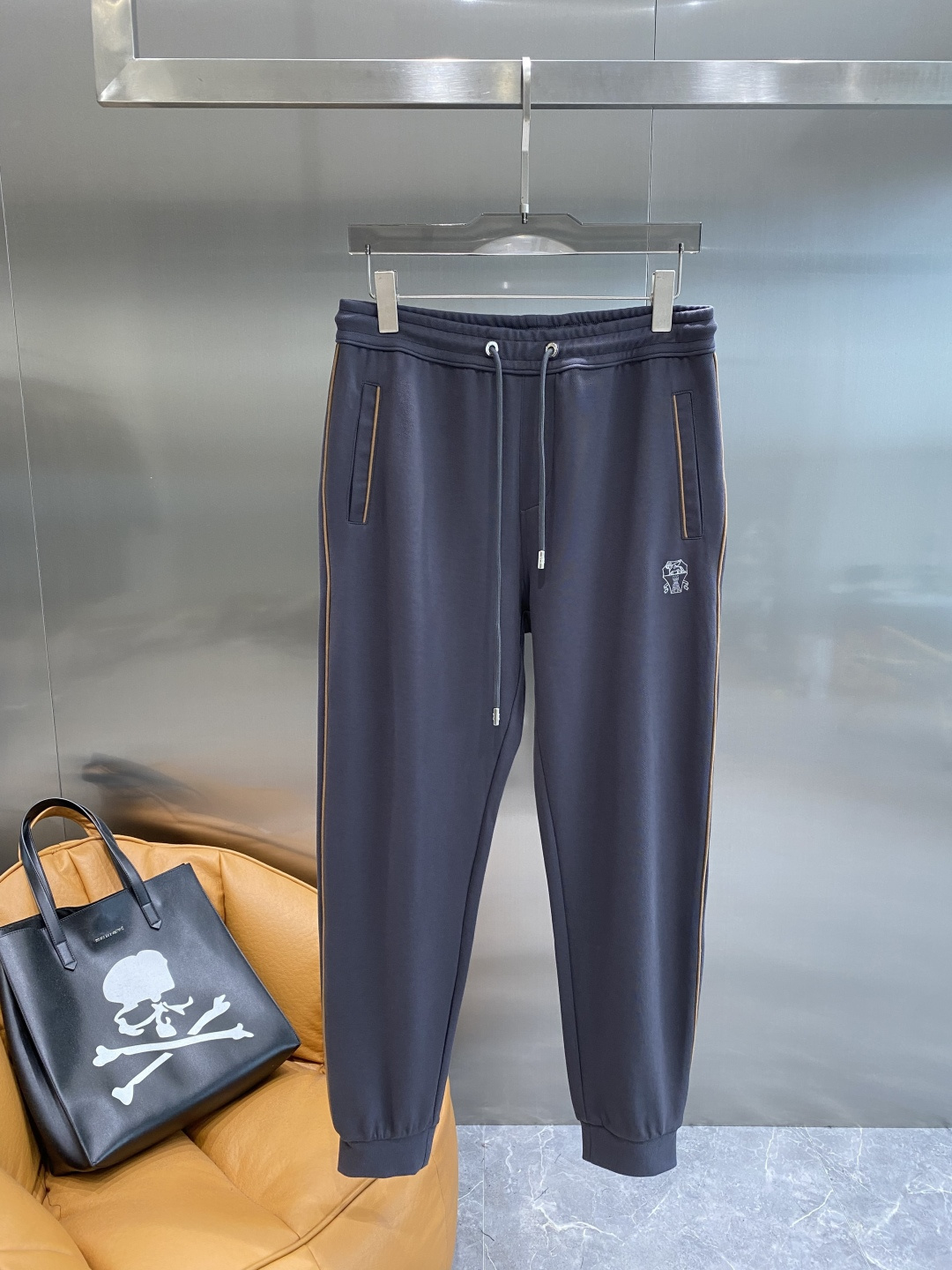 《𝙉𝙚𝙬🤍🖤布鲁家》2025秋冬新款套装 走秀款 定制面料 搭配夹克版型设计 非常洋气 版型超好不易褶皱