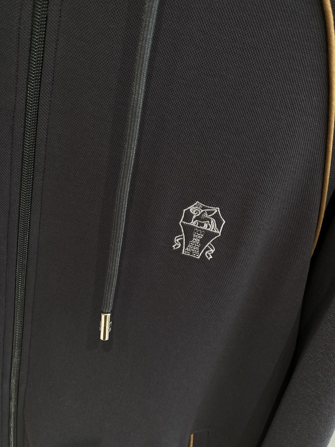 《𝙉𝙚𝙬🤍🖤布鲁家》2025秋冬新款套装 走秀款 定制面料 搭配夹克版型设计 非常洋气 版型超好不易褶皱