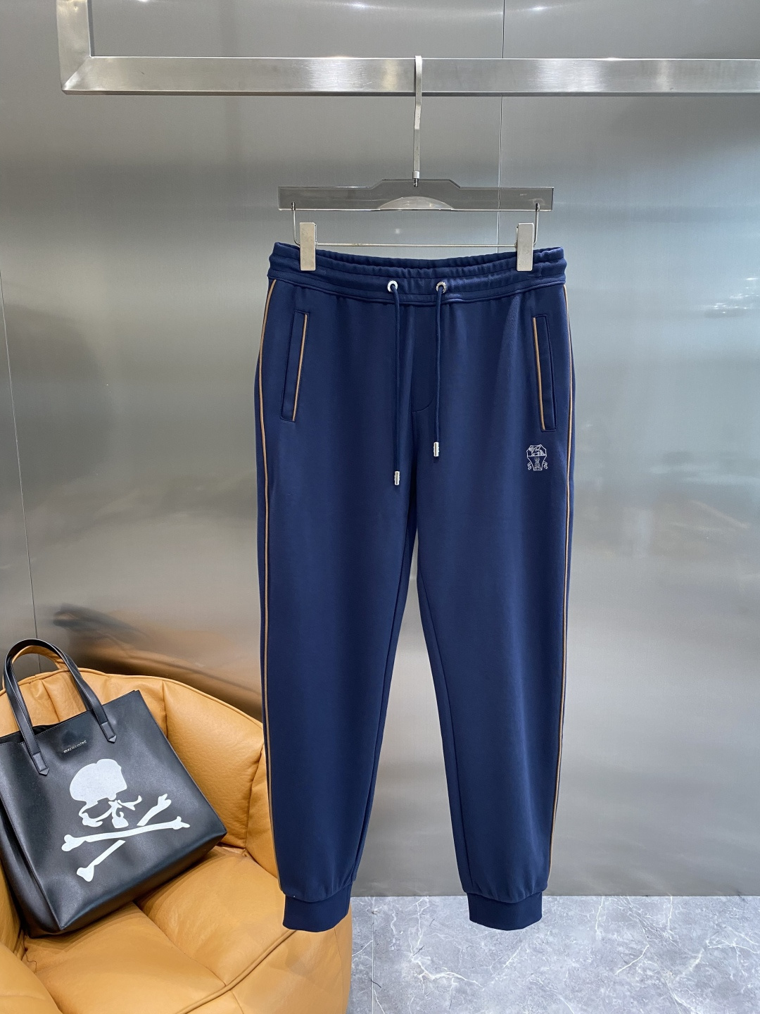 《𝙉𝙚𝙬🤍🖤布鲁家》2025秋冬新款套装 走秀款 定制面料 搭配夹克版型设计 非常洋气 版型超好不易褶皱