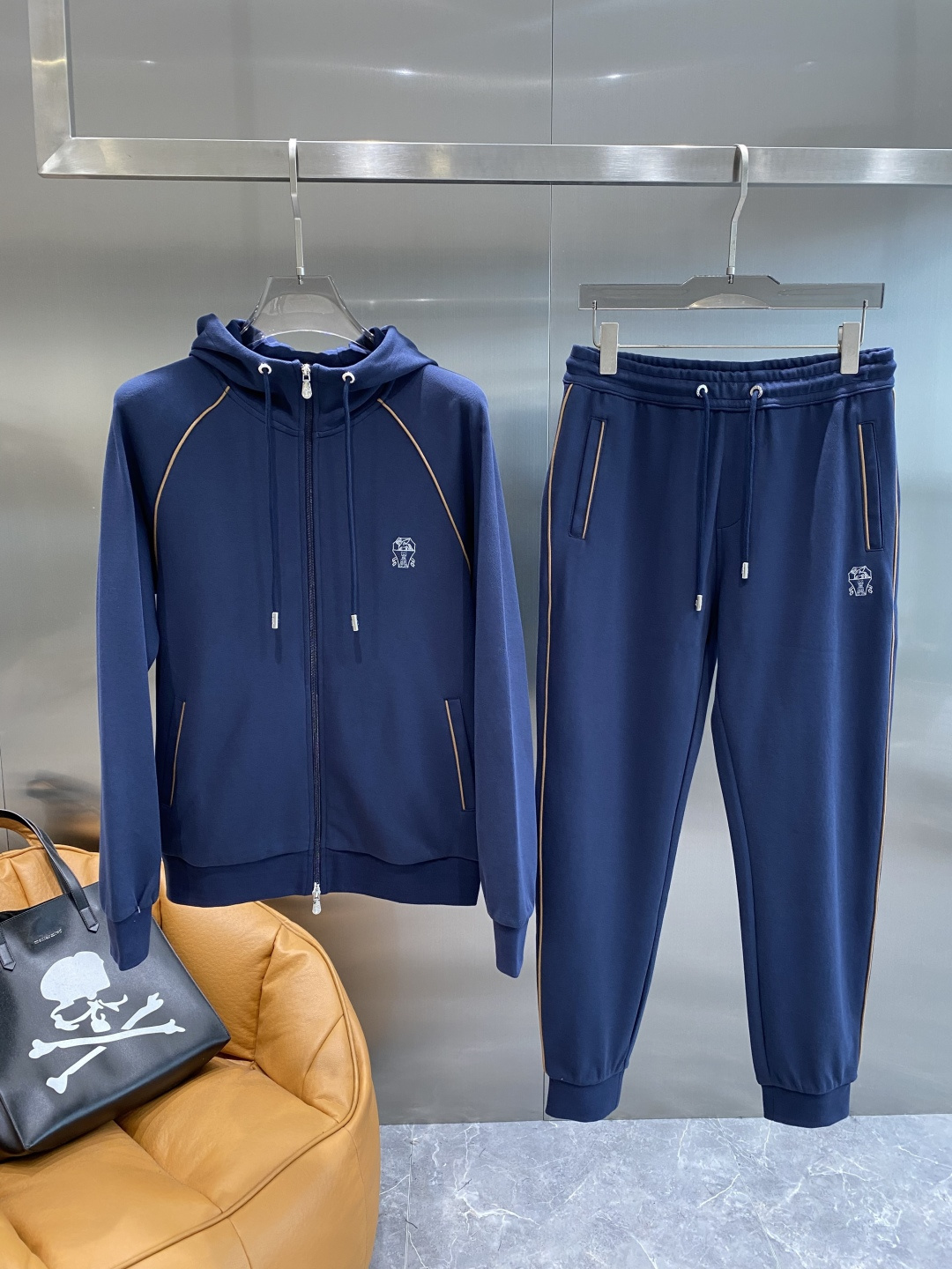 《𝙉𝙚𝙬🤍🖤布鲁家》2025秋冬新款套装 走秀款 定制面料 搭配夹克版型设计 非常洋气 版型超好不易褶皱