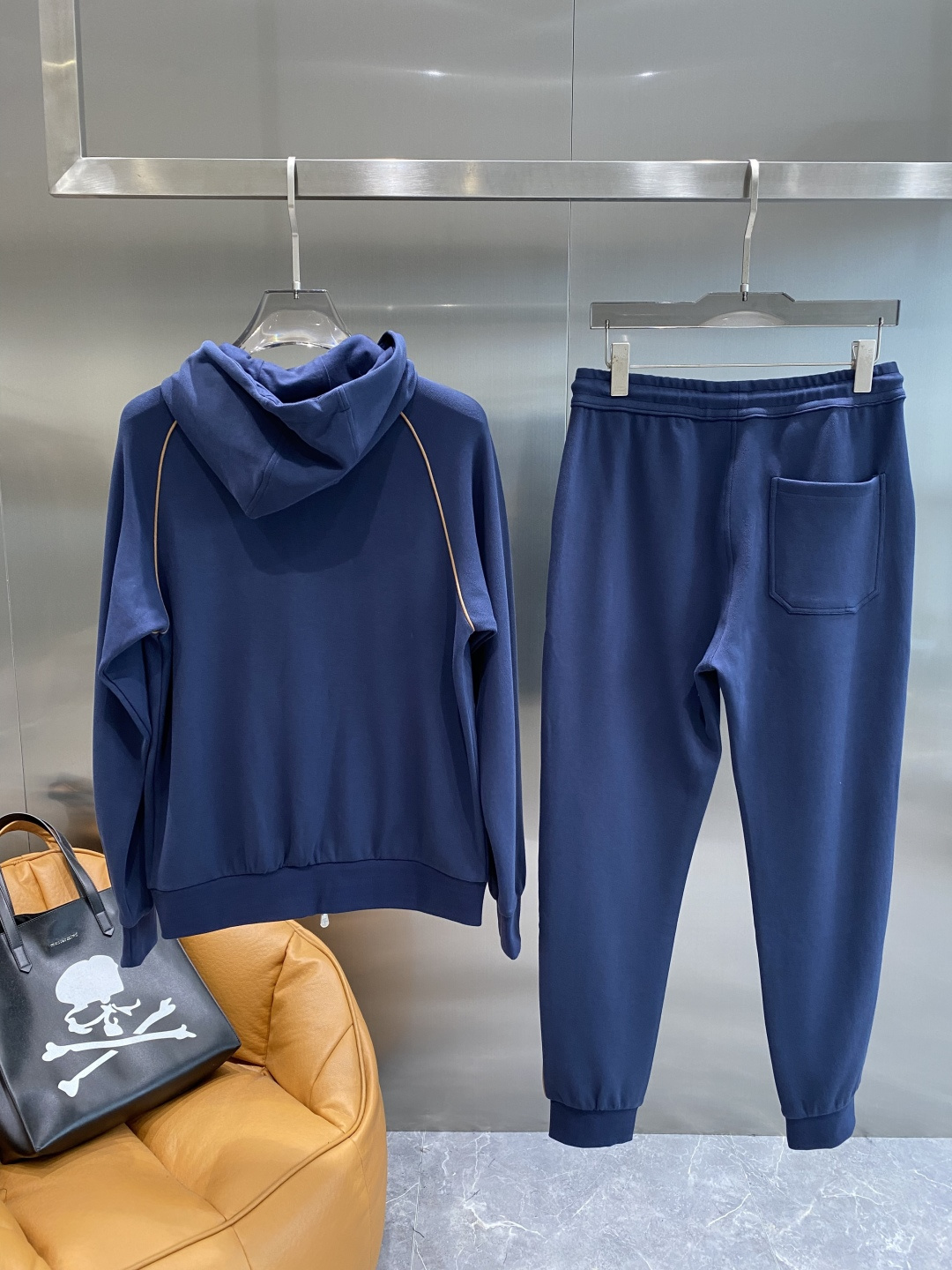 《𝙉𝙚𝙬🤍🖤布鲁家》2025秋冬新款套装 走秀款 定制面料 搭配夹克版型设计 非常洋气 版型超好不易褶皱