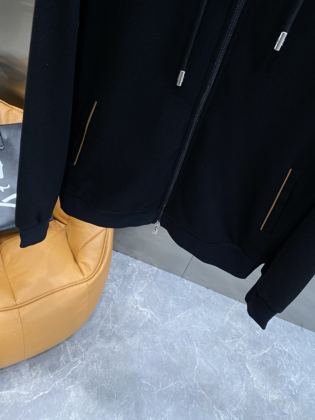 《𝙉𝙚𝙬🤍🖤布鲁家》2025秋冬新款套装 走秀款 定制面料 搭配夹克版型设计 非常洋气 版型超好不易褶皱