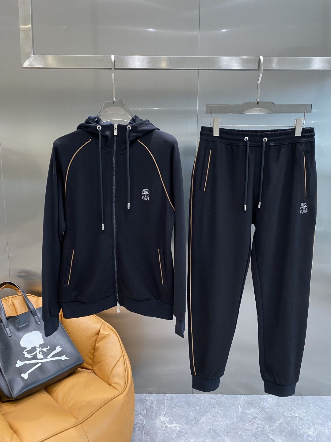 《𝙉𝙚𝙬🤍🖤布鲁家》2025秋冬新款套装 走秀款 定制面料 搭配夹克版型设计 非常洋气 版型超好不易褶皱