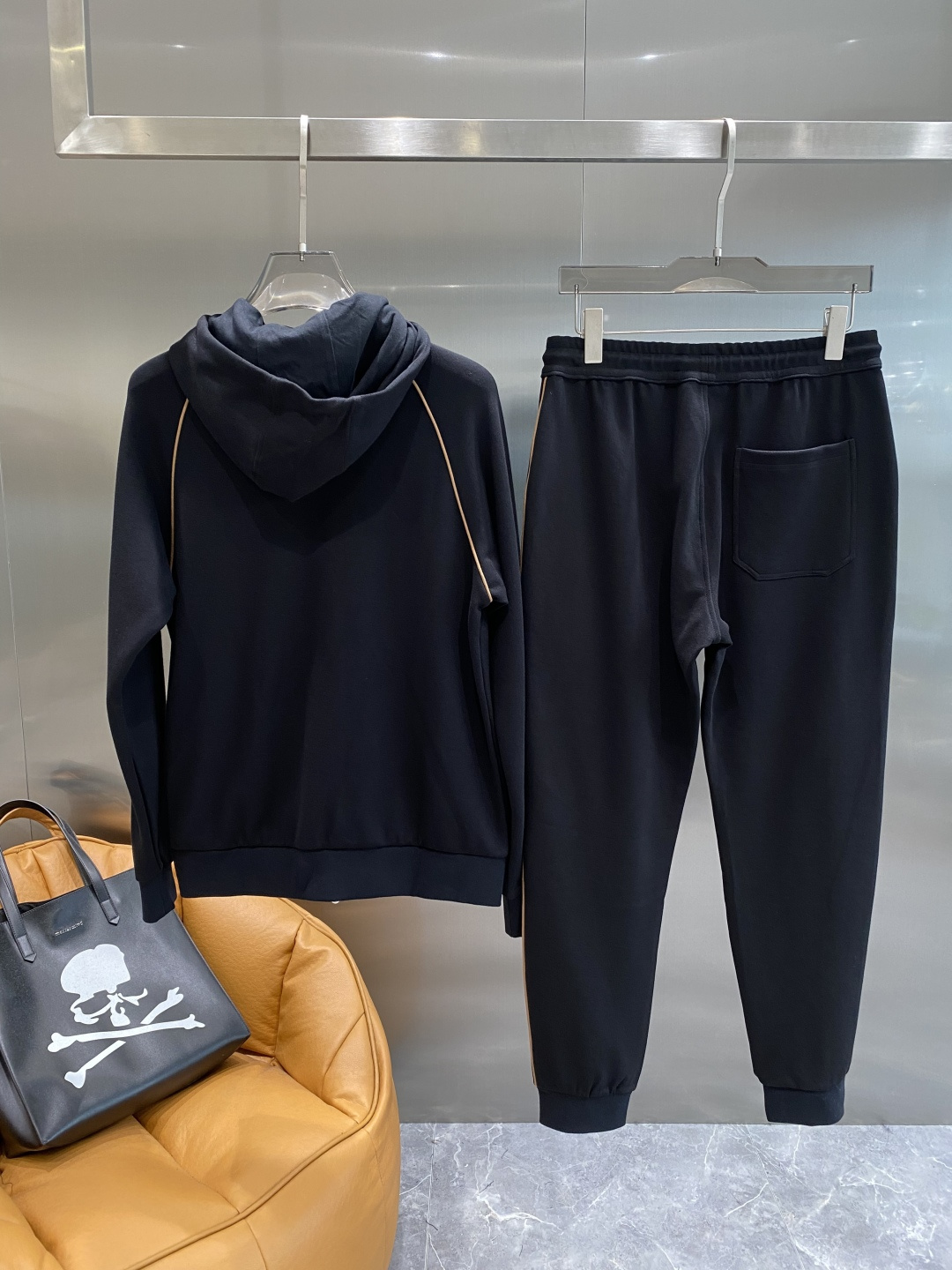 《𝙉𝙚𝙬🤍🖤布鲁家》2025秋冬新款套装 走秀款 定制面料 搭配夹克版型设计 非常洋气 版型超好不易褶皱